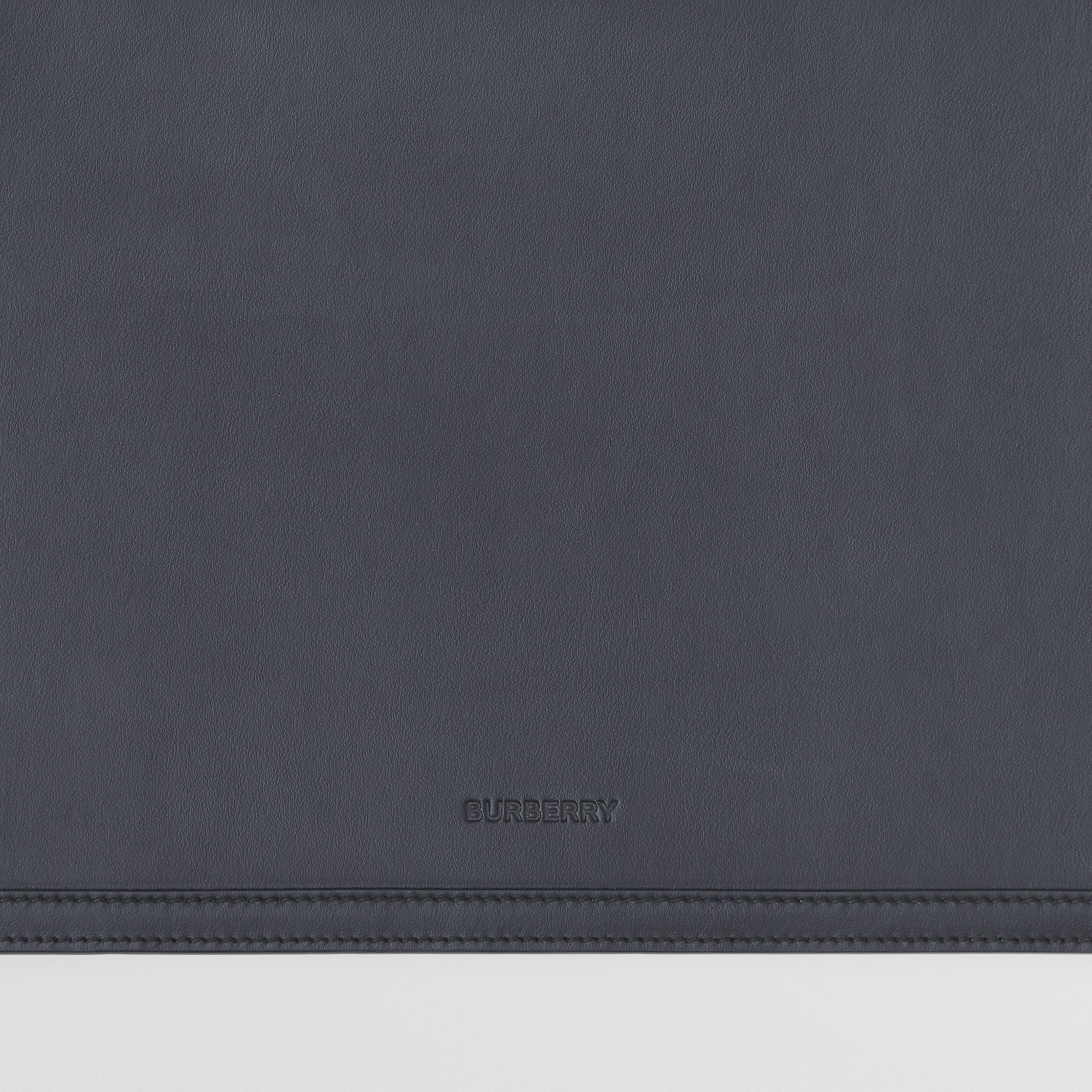 Pochette zippée en cuir avec logo (Noir) - Homme | Site officiel Burberry® - 2