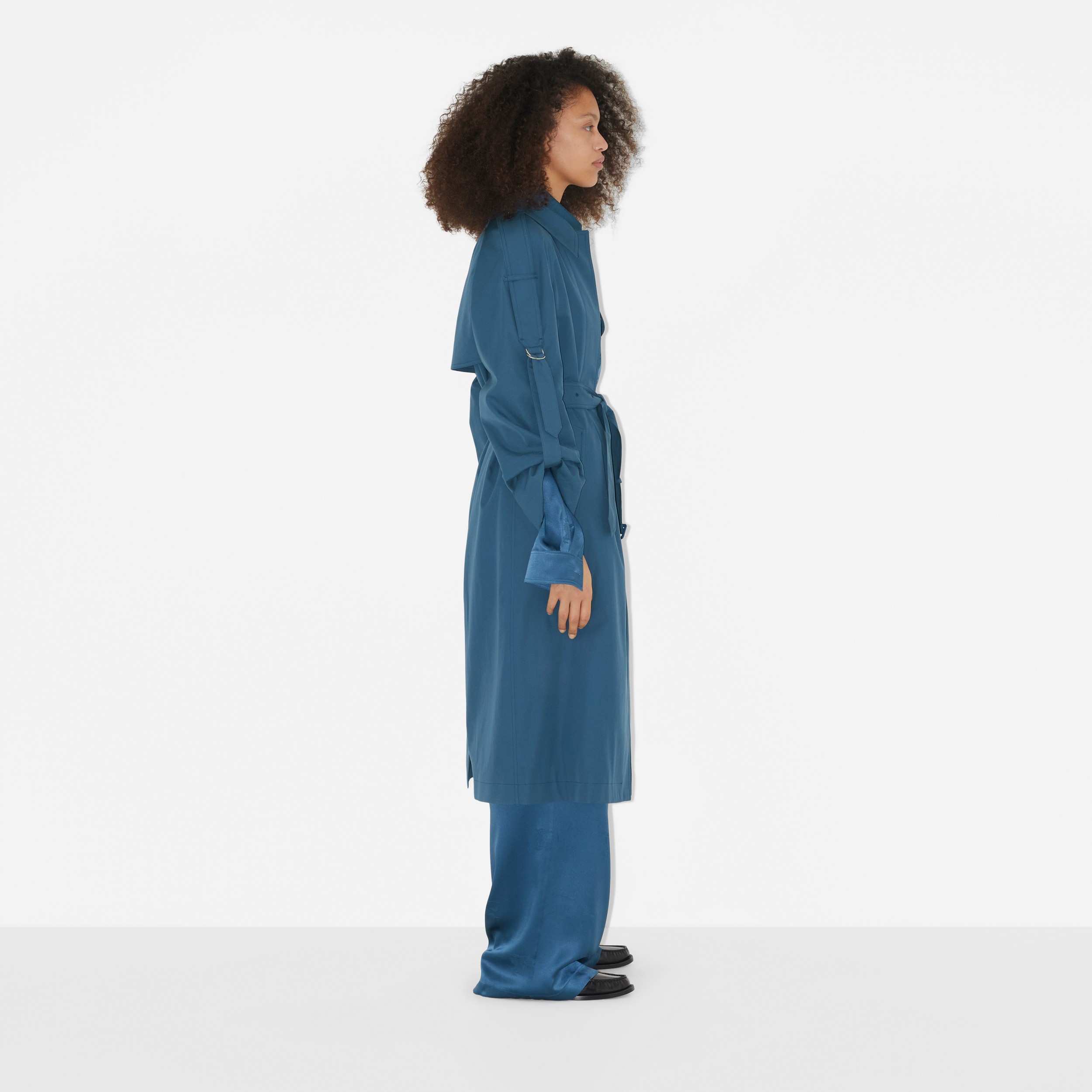 Trench coat en algodón de gabardina tropical con anillas en D (Azul Marino Discreto) - Mujer | Burberry® oficial - 3