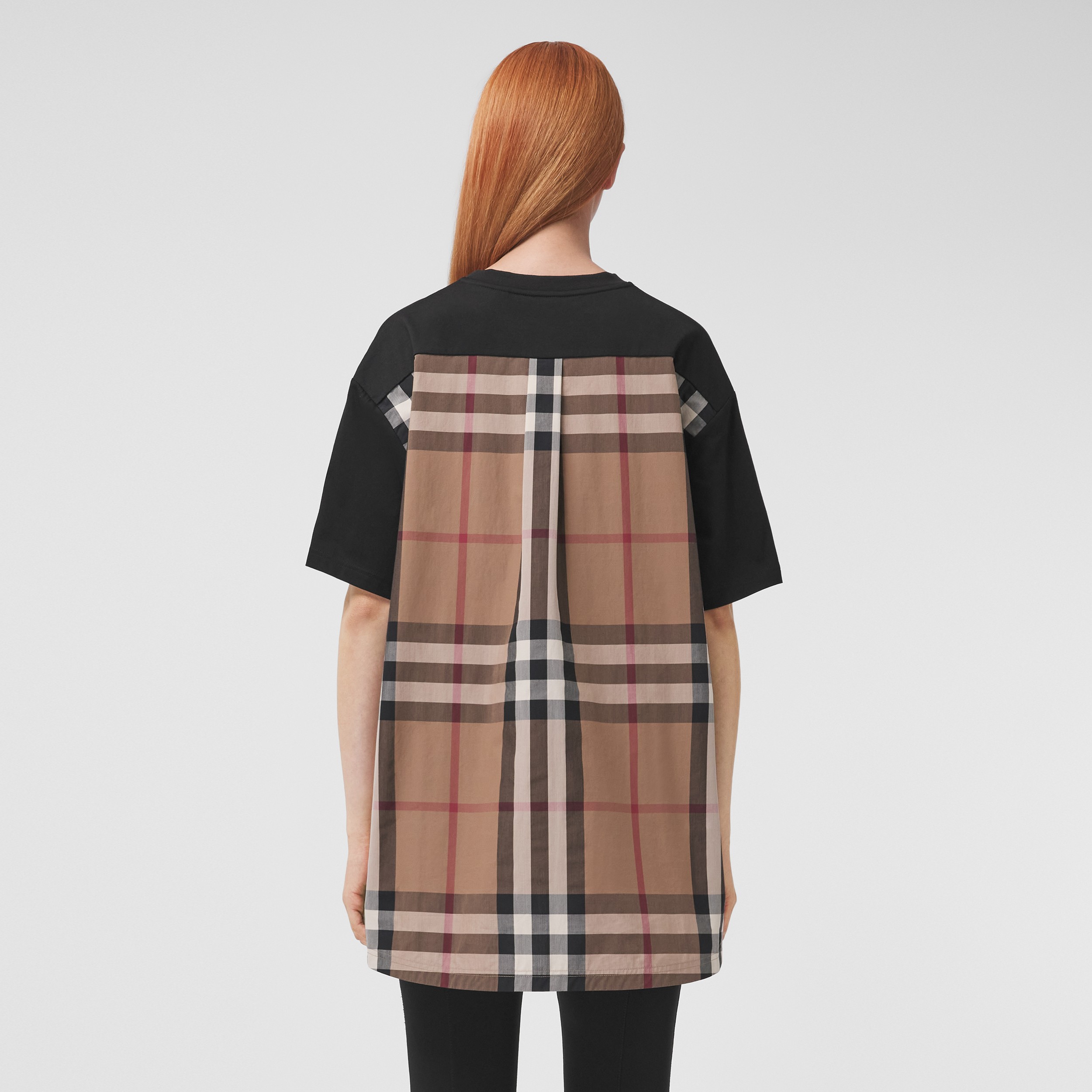 Camiseta oversize de algodão com recorte xadrez (Preto) | Burberry® oficial - 3