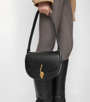 95C52DDA-50DB-444D-930C-