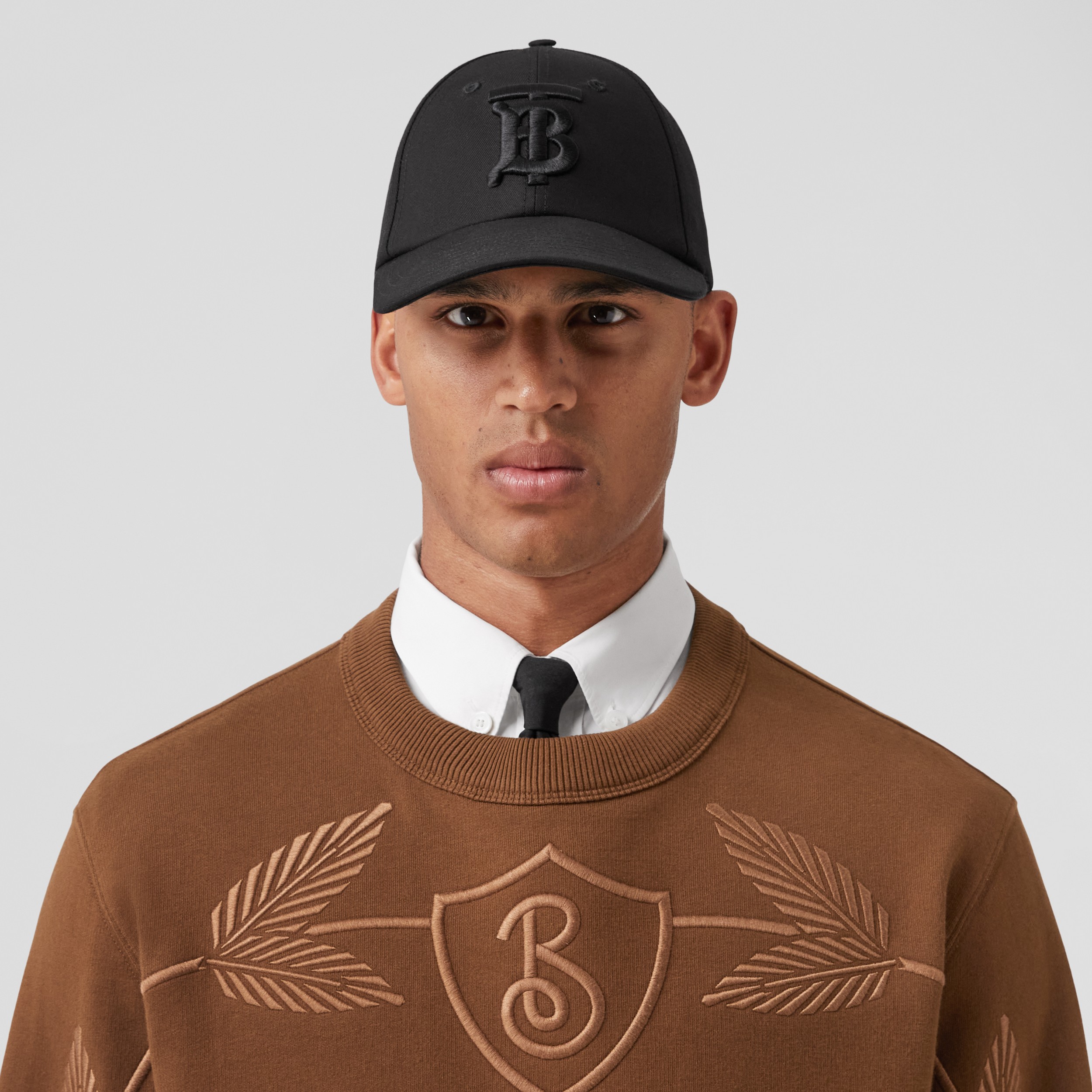 Suéter em algodão com emblema de folha de carvalho bordado (Marrom Bétula Escuro) - Homens | Burberry® oficial - 2