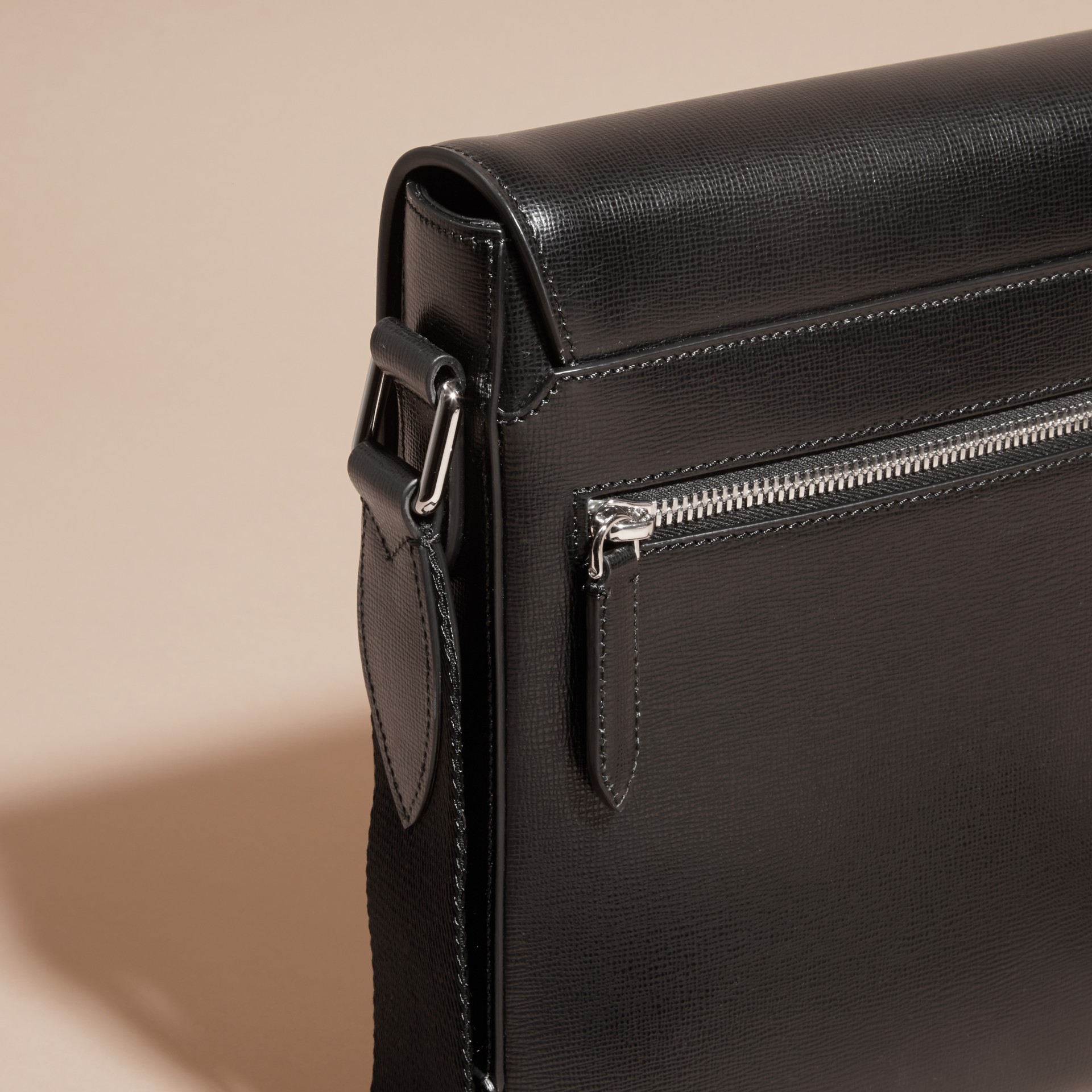 London Leather Crossbody Bag Black | Burberry