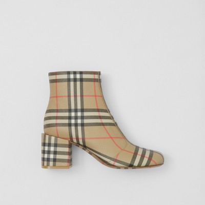 Beauty And Fashion: Burberry Makeup Boots - Shoe Effect