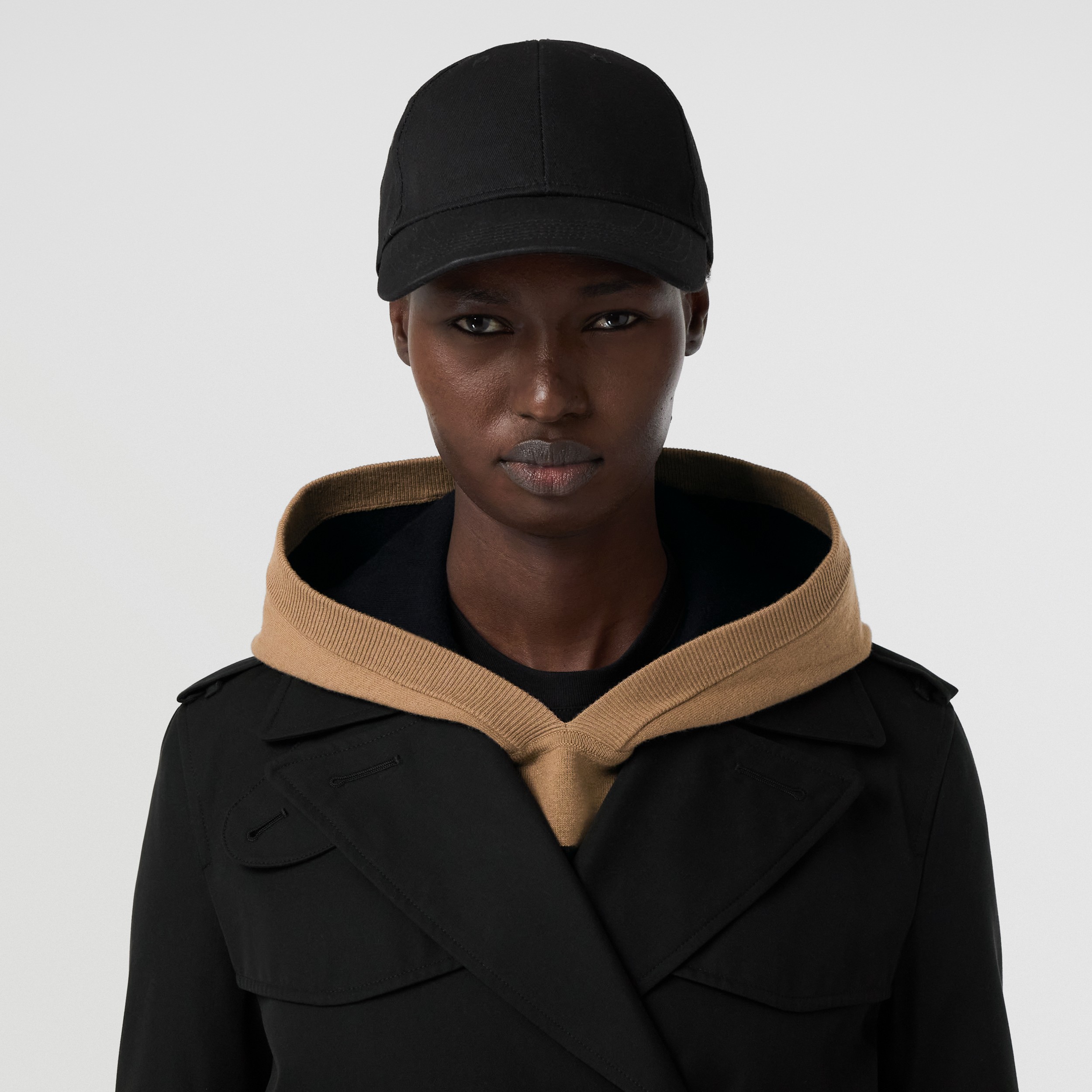 The Short Islington Trench Coat in Black - Women | Burberry® Official - 2