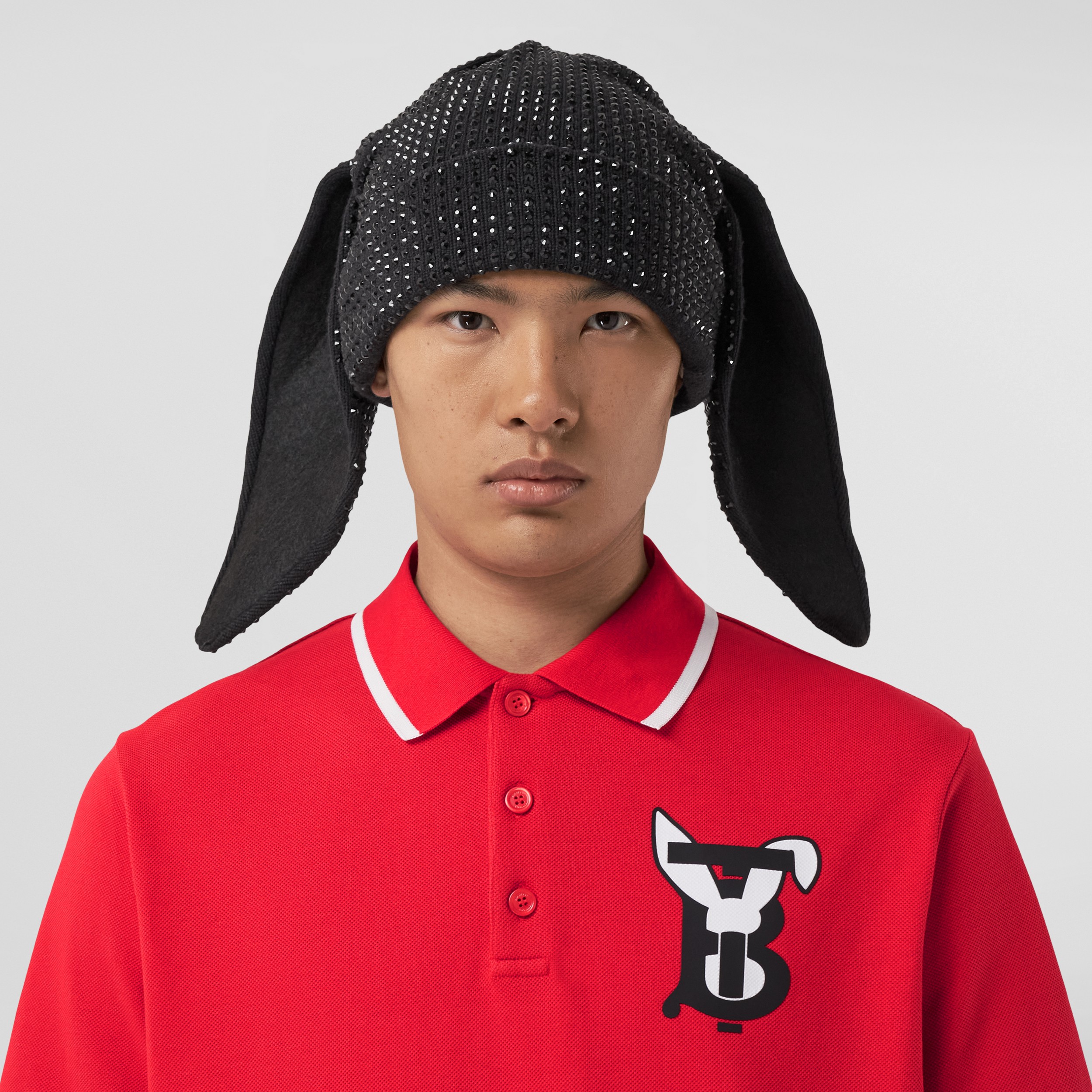 Camisa polo em algodão piquê com estampa de coelho (Vermelho Intenso) - Homens | Burberry® oficial - 2