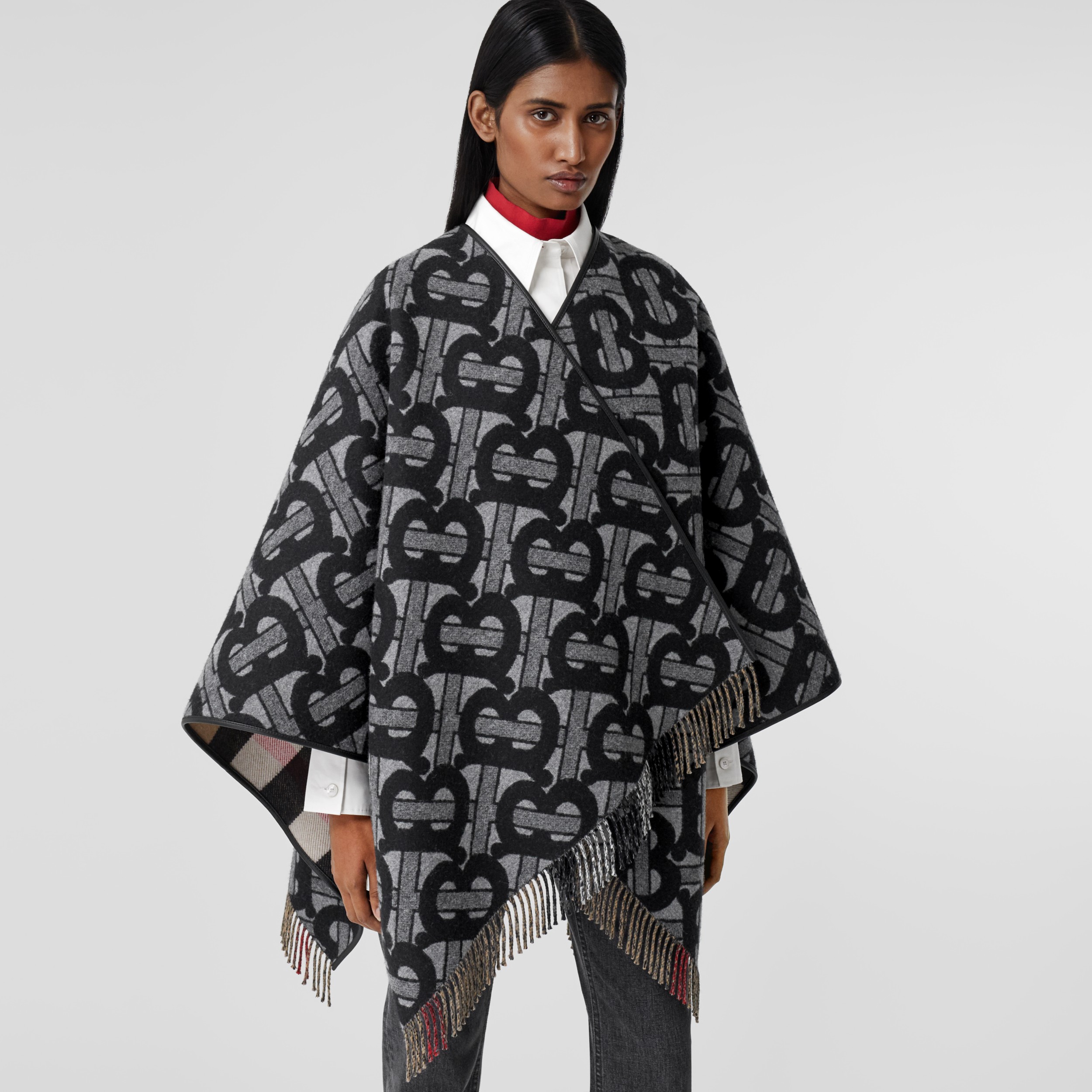 選ぶなら BURBERRY】ジャカードモノグラムのウールとカシミアのケープ ジャケット・アウター