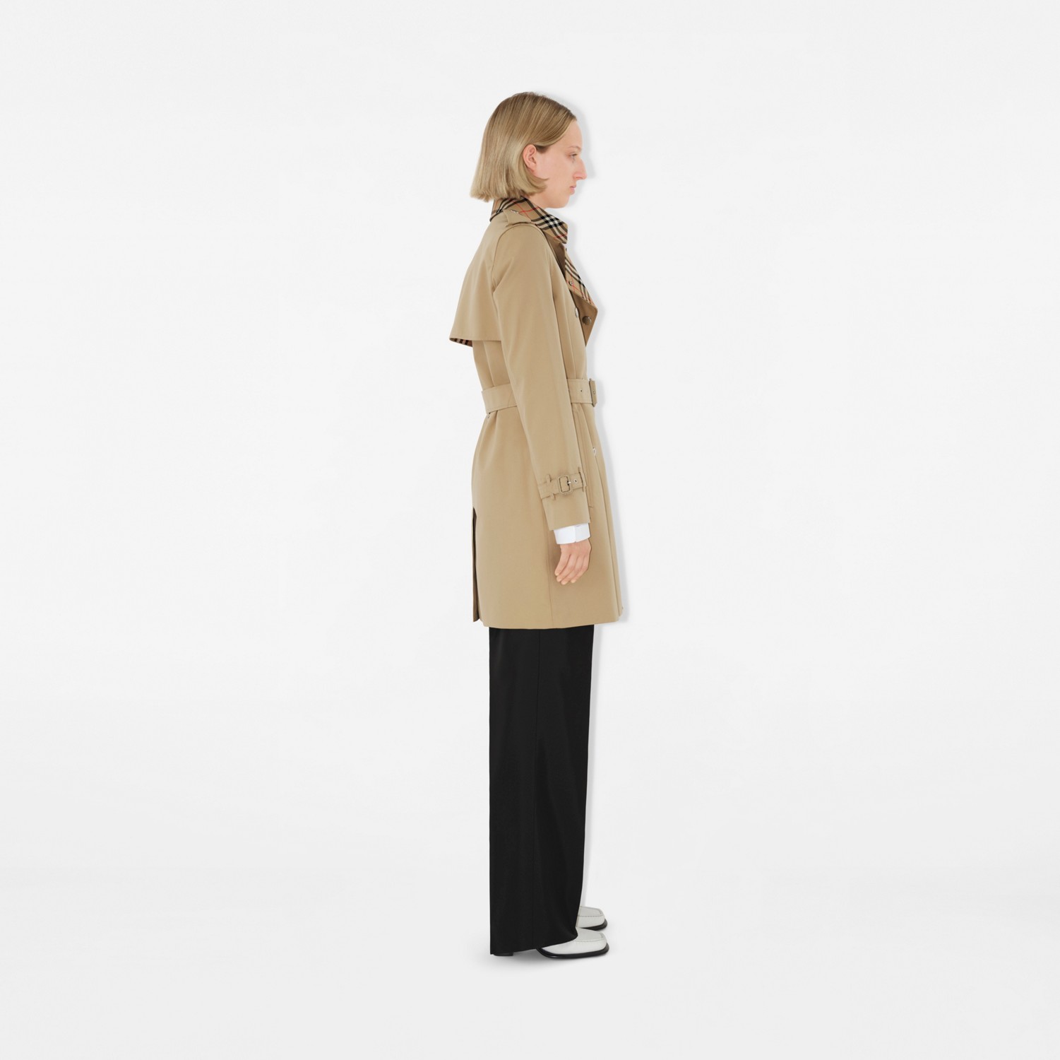 Trench coat de gabardine com colarinho em Check curto