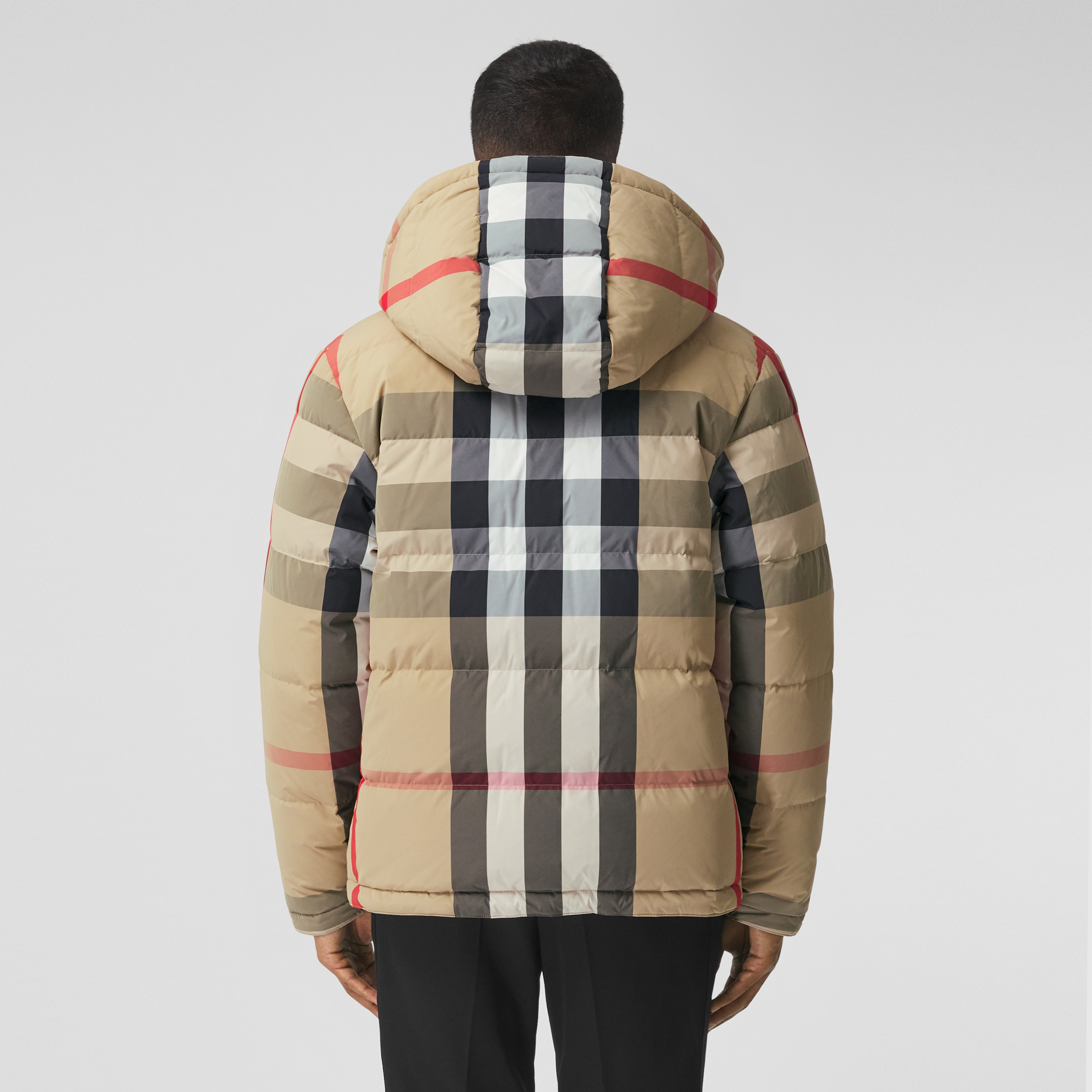 リバーシブル チェックンナイロン パファージャケット (アーカイブベージュ/ブラック) - メンズ | Burberry®公式サイト
