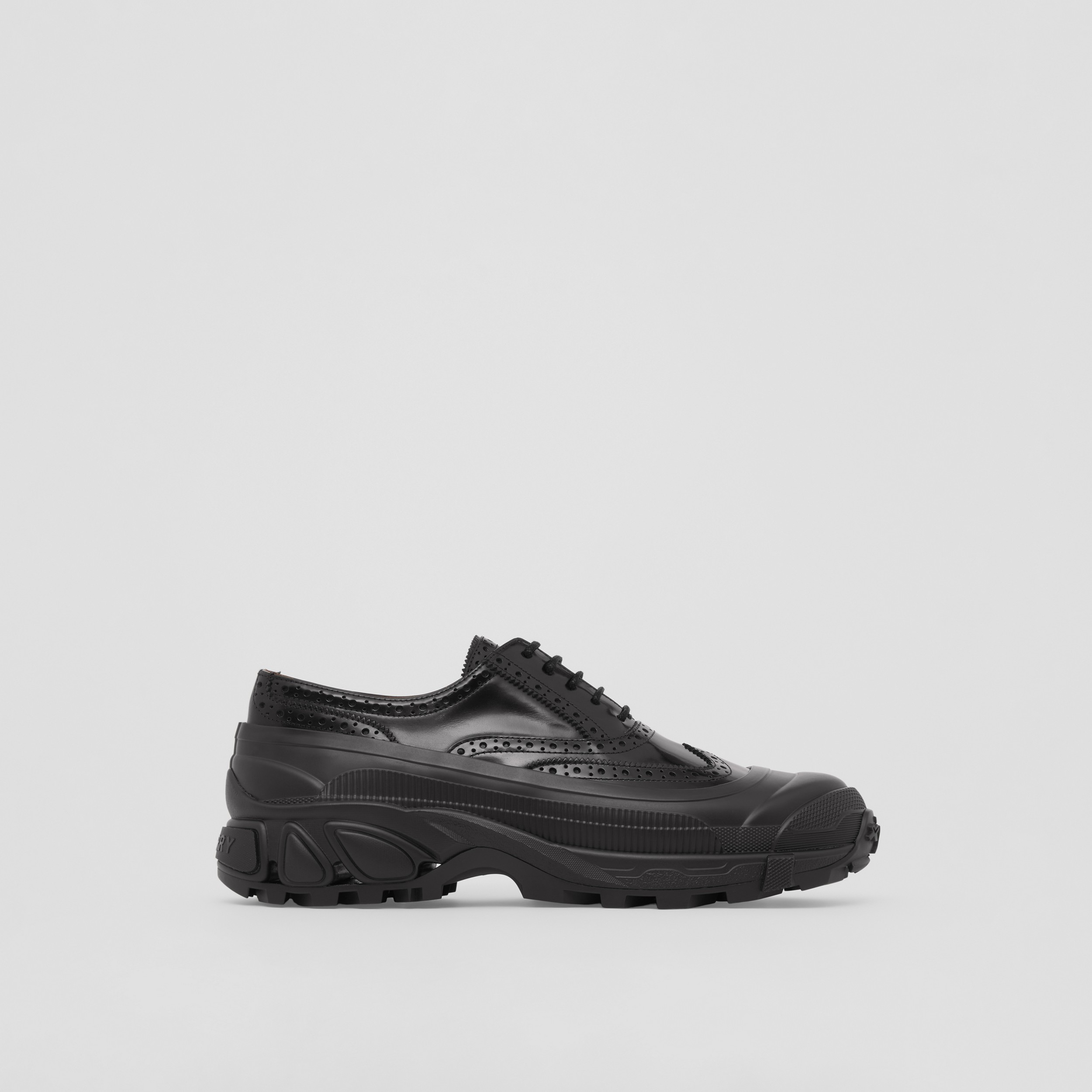 Zapatillas deportivas en piel con detalle estilo brogue (Negro) - Hombre | Burberry® oficial - 1