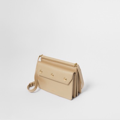 gucci heart ring on finger