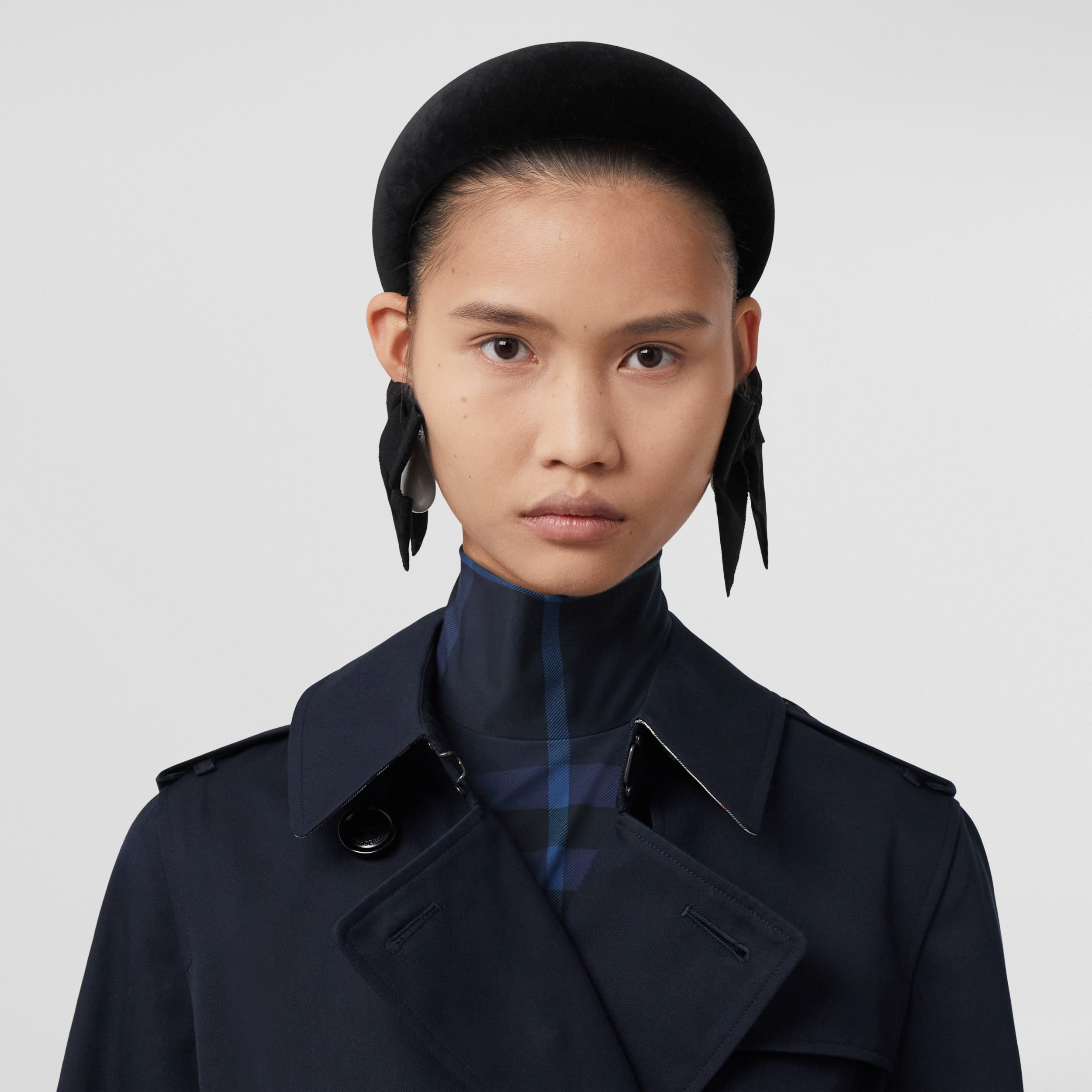BURBERRY 2019 short trench coat (R.P $2600)