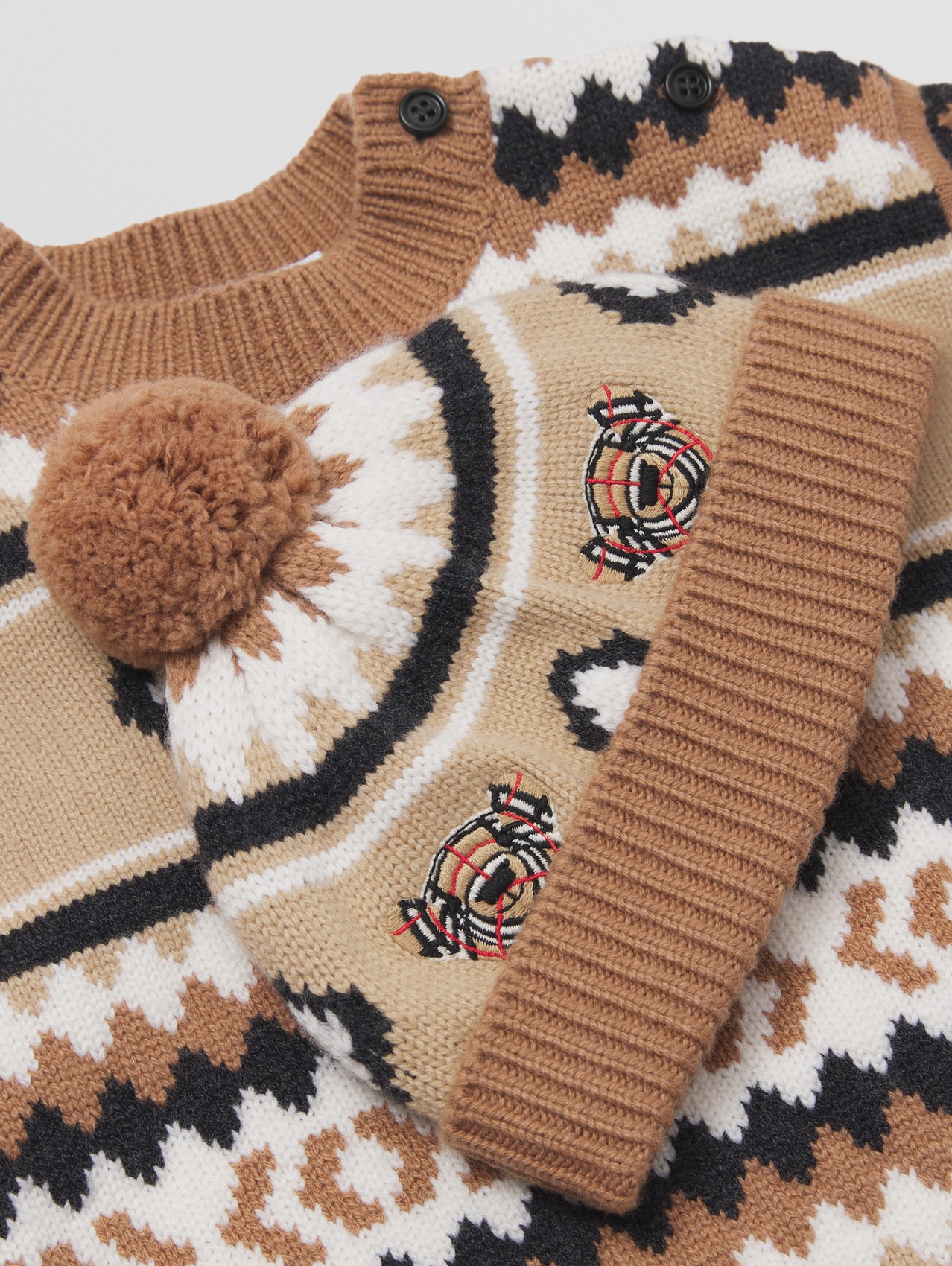 费尔岛花纹羊绒混纺两件套婴儿礼品套装 in 驼色