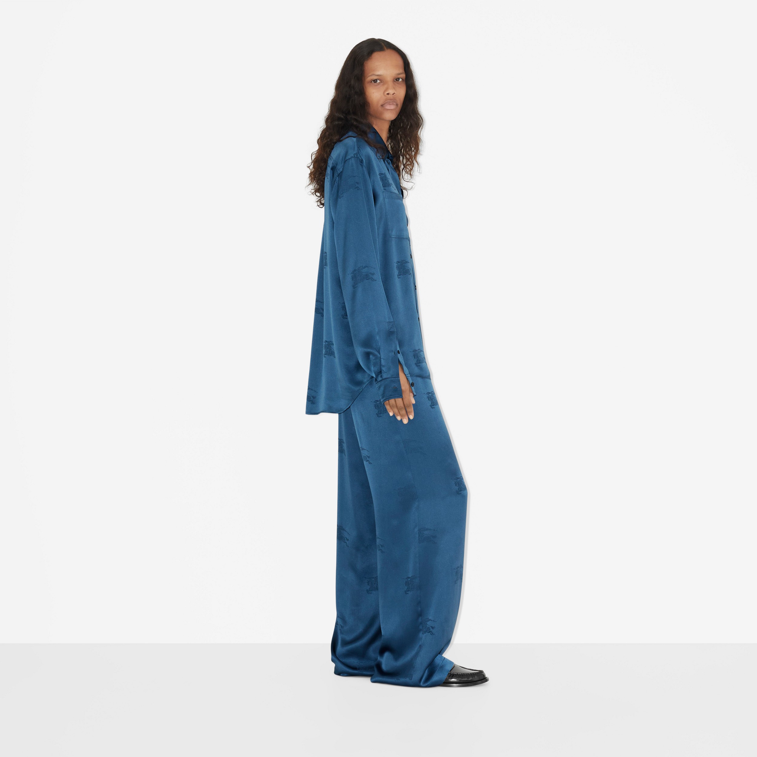 Camisa en seda con emblemas Equestrian Knight (Azul Marino Discreto) - Mujer | Burberry® oficial - 3