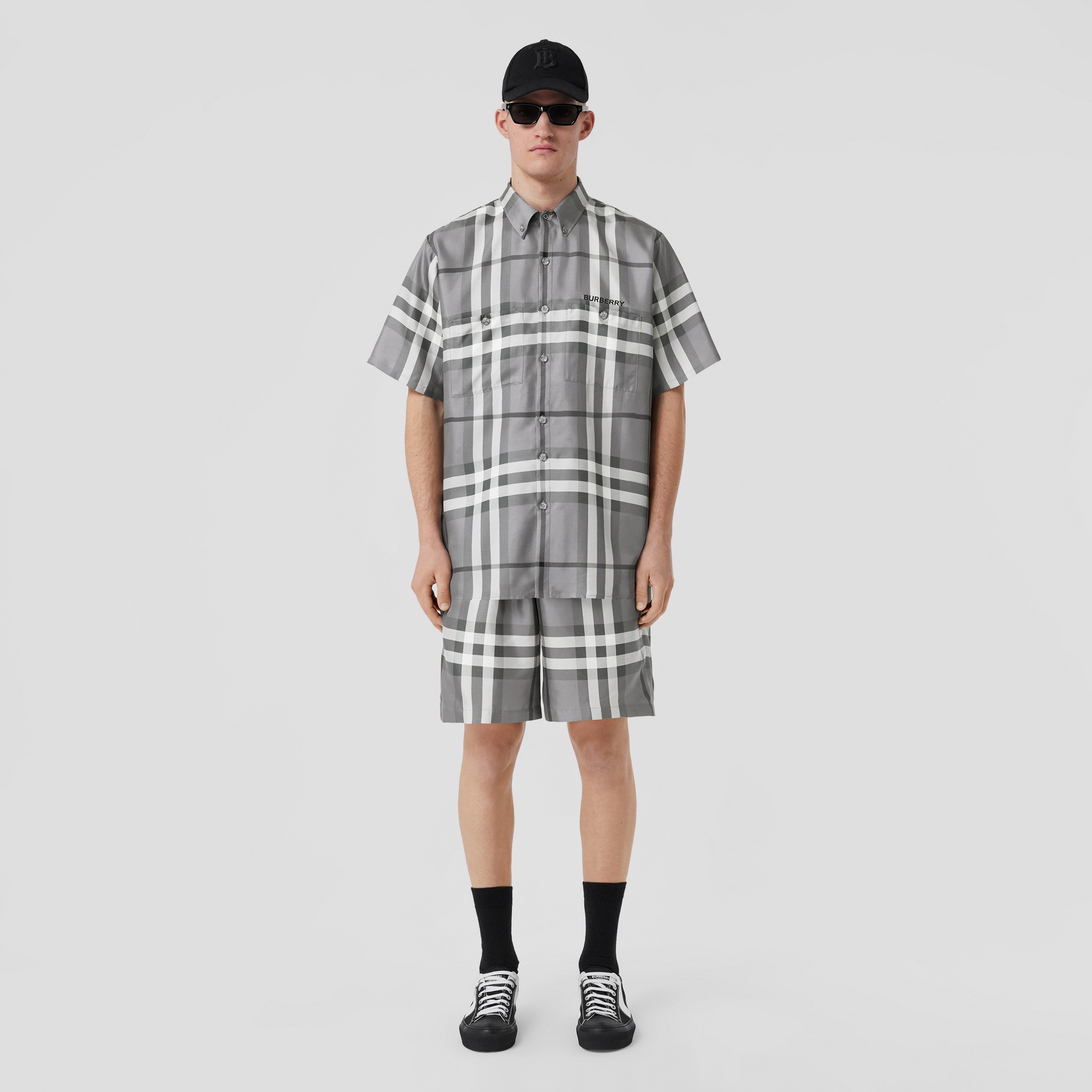 Grey Mens Clothing Shorts Casual shorts for Men Burberry Wool Technical Shorts in Grey 