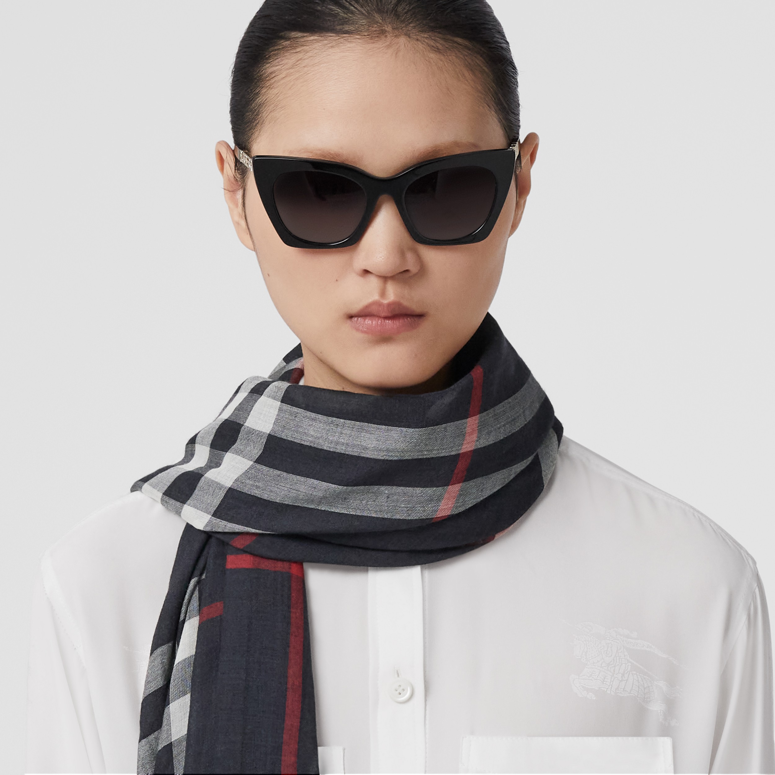 Check Lightweight Wool Silk Scarf in Navy | Burberry® Official - 3