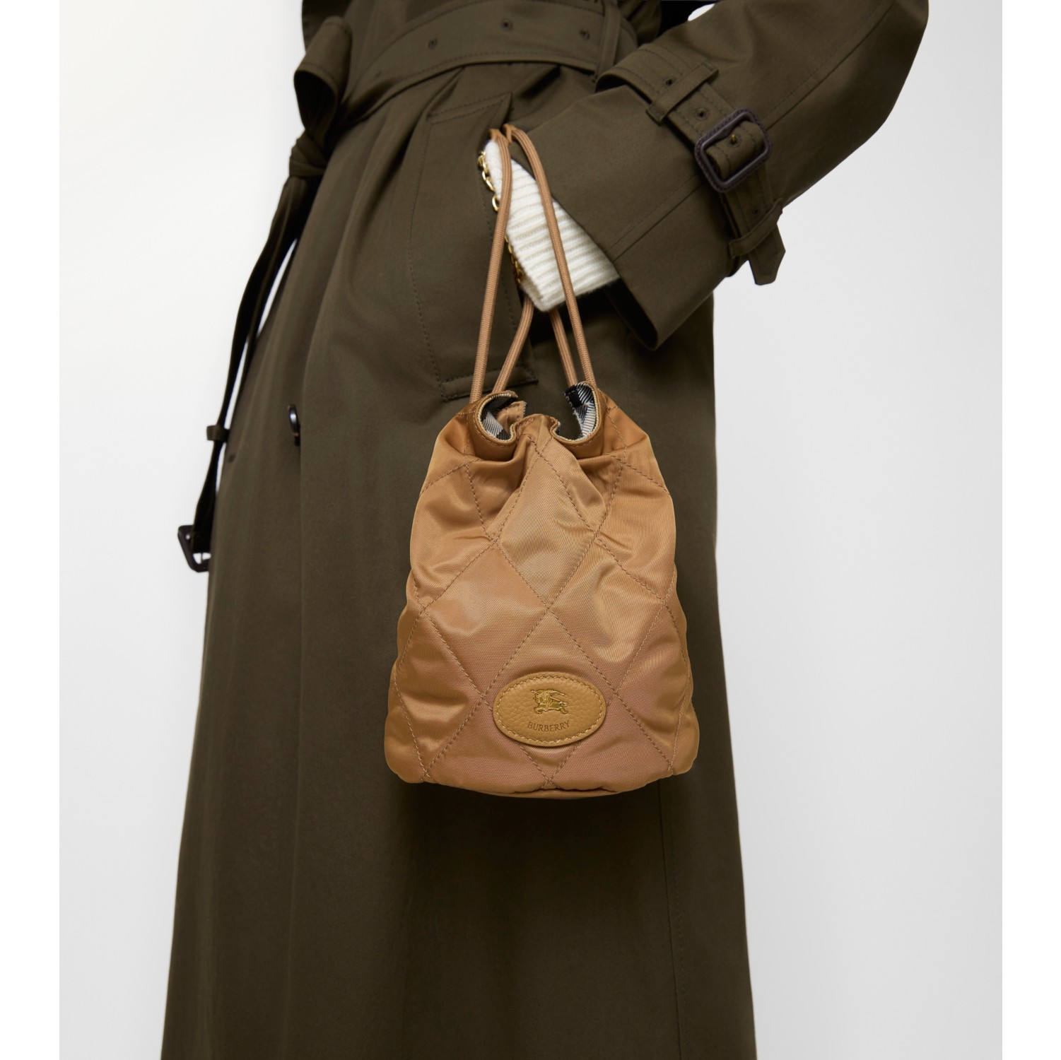 Reversible Horseshoe Chain Pouch