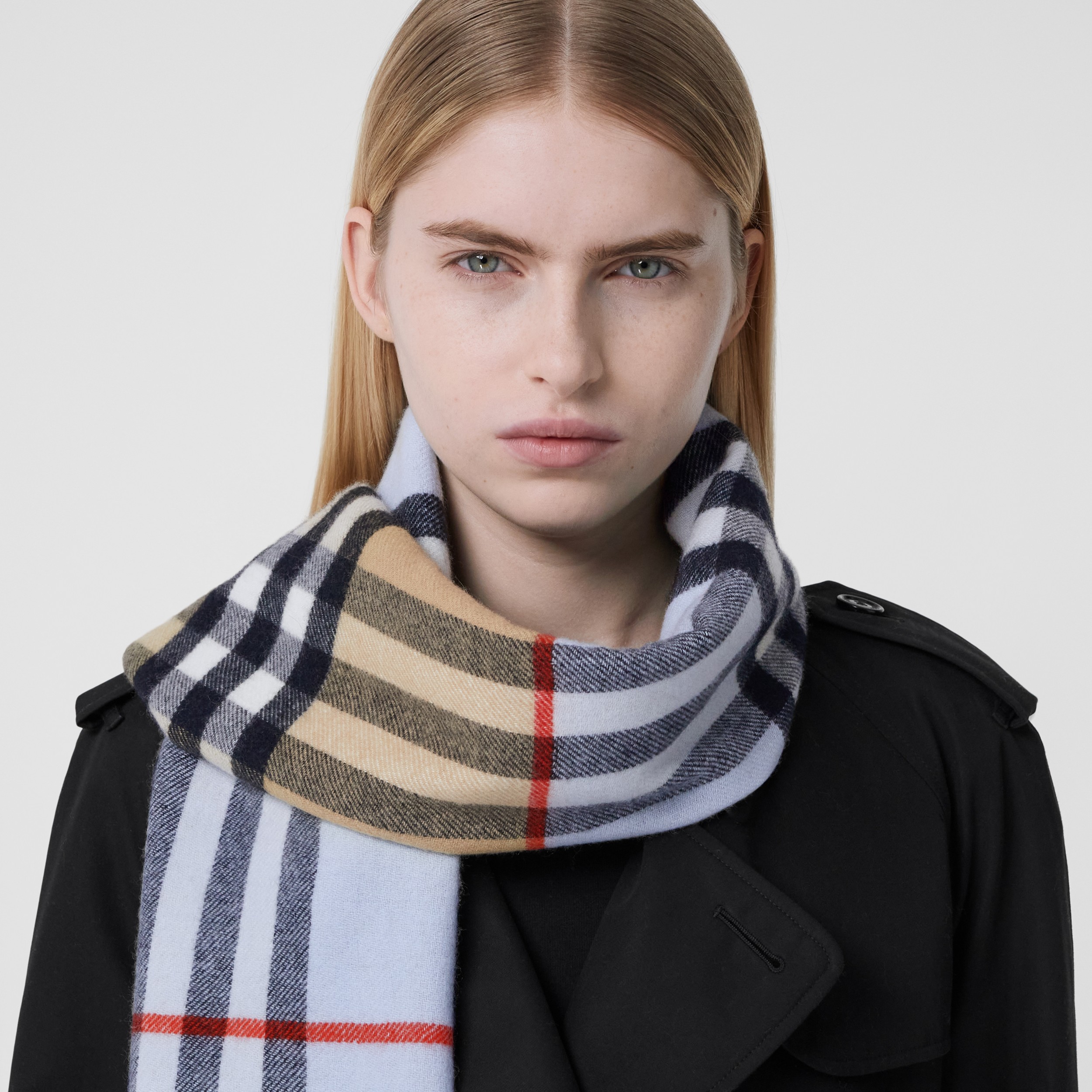 Contrast Check Cashmere Scarf in Archive Beige/pale Blue | Burberry® Official - 3