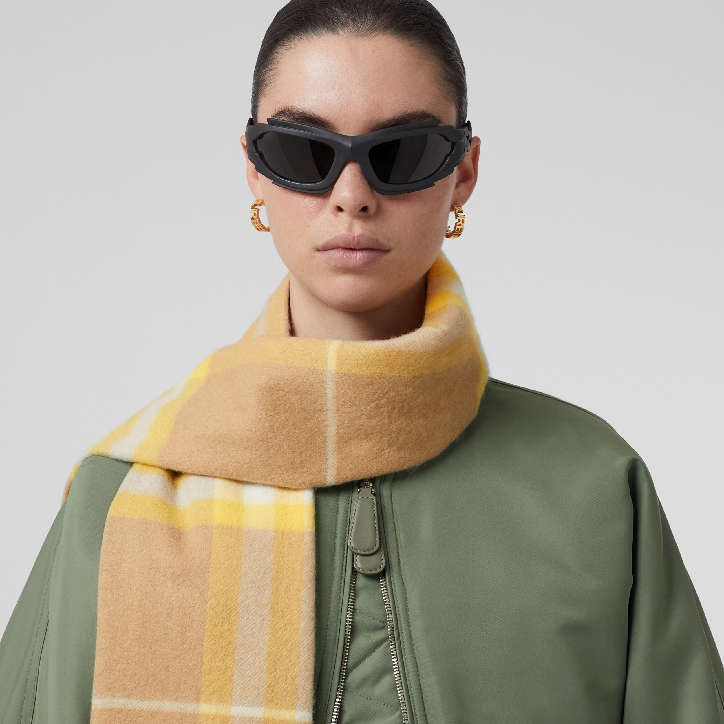 The Burberry Check Cashmere Scarf in Archive Beige/yellow | Burberry® Official - 3