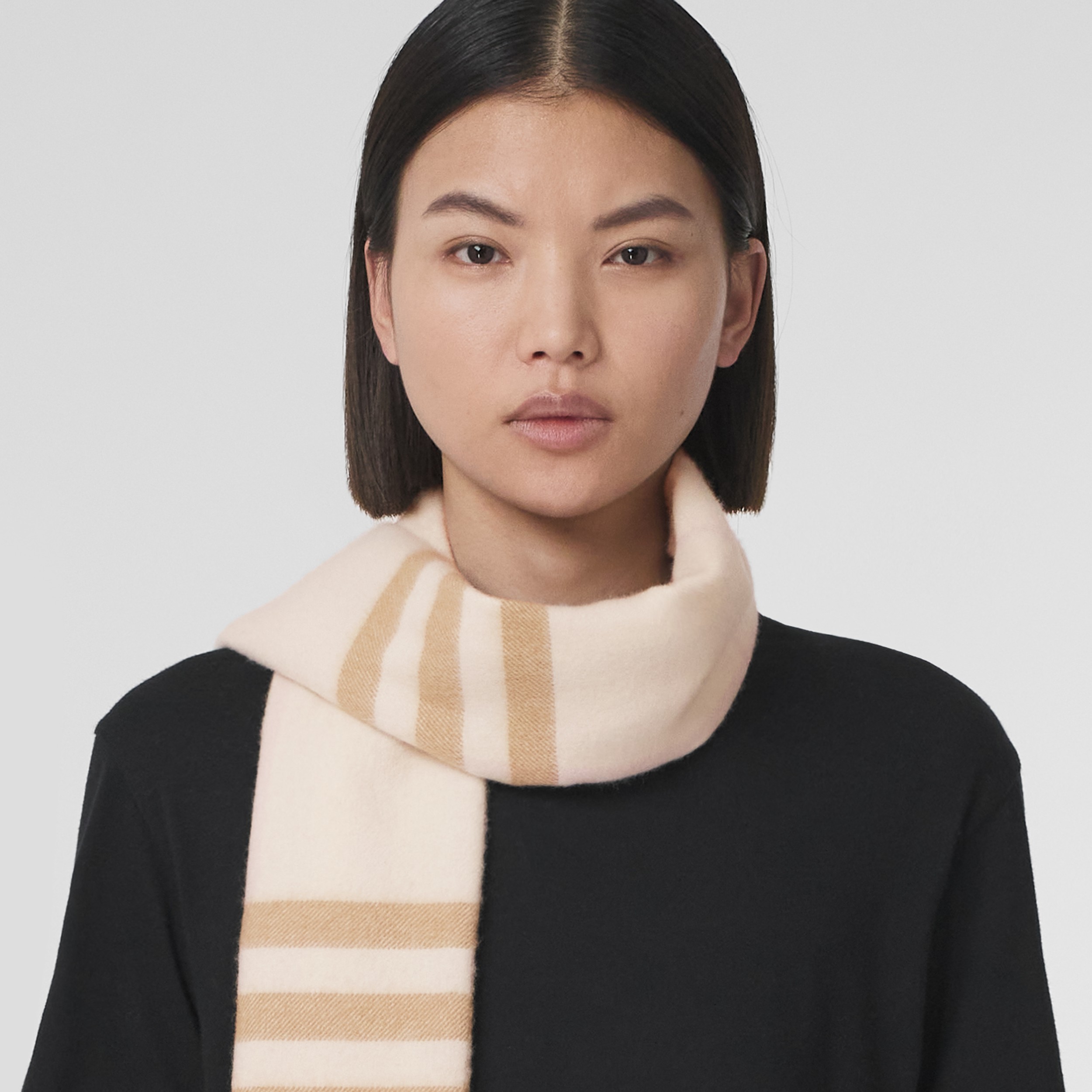 Cachecol de cashmere em xadrez Burberry Check (Branco/alabastro) | Burberry® oficial - 3
