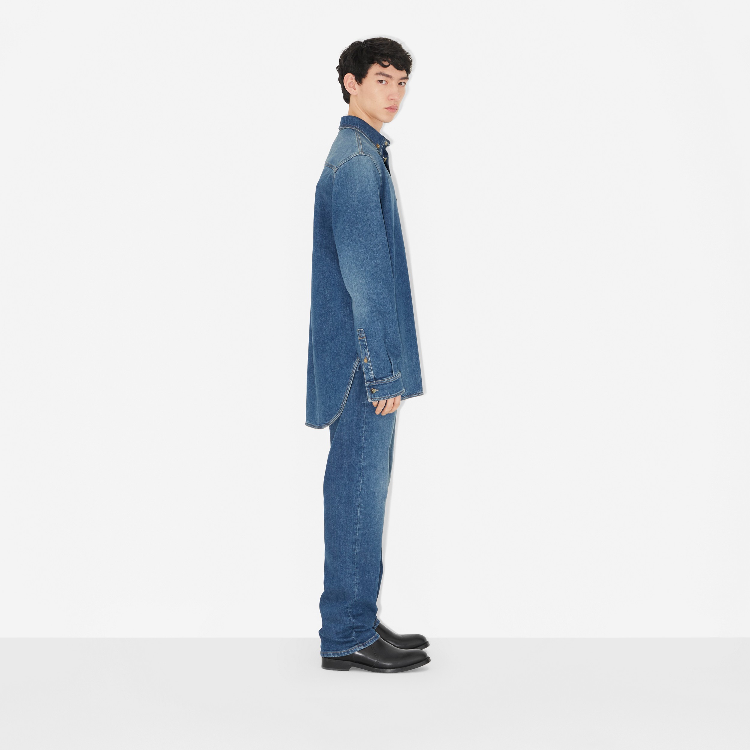 Camisa jeans estonada com monograma (Azul Marinho Suave) - Homens | Burberry® oficial - 3