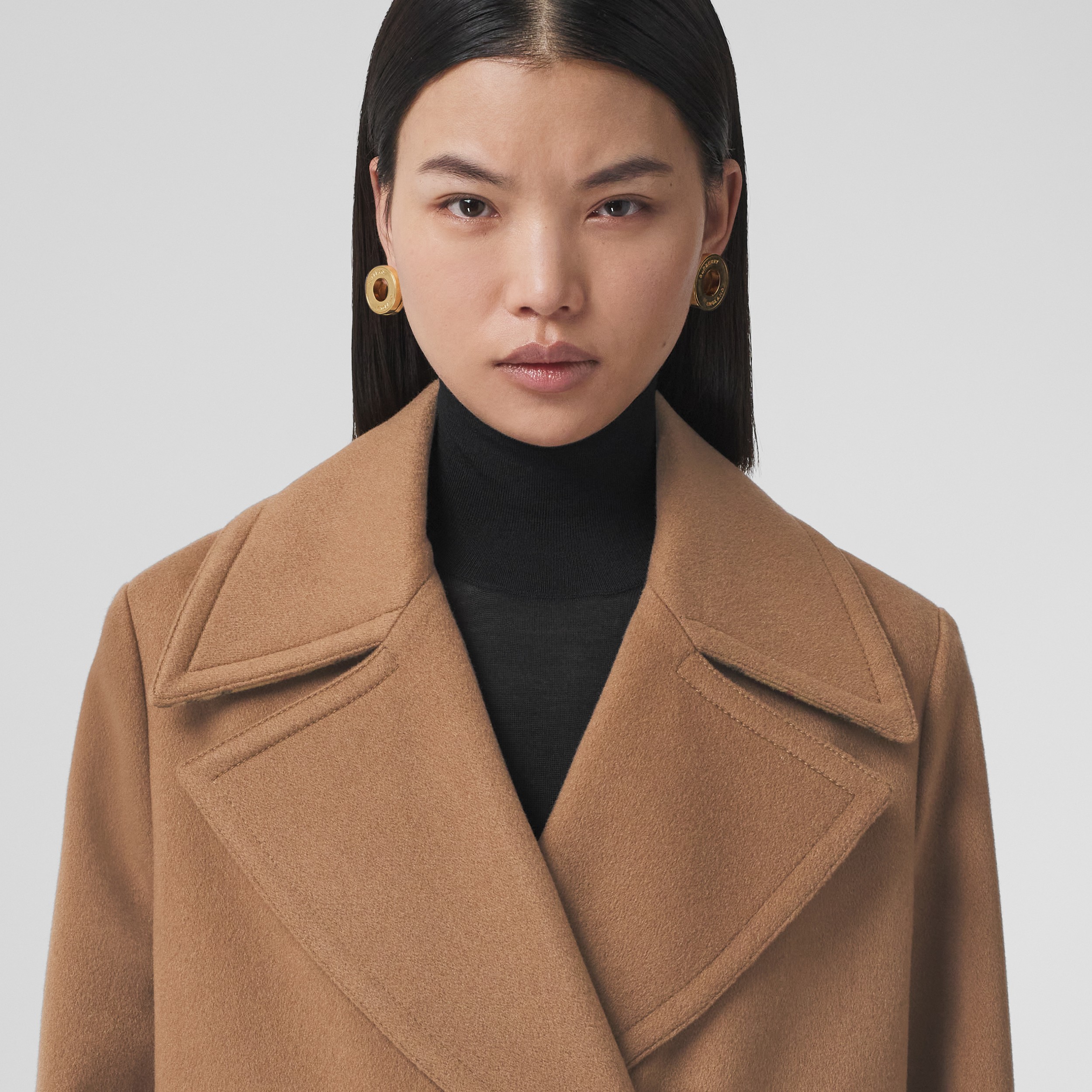 Двубортное пальто из переработанного кашемира (Бронза) - Для женщин | Официальный сайт Burberry® - 2