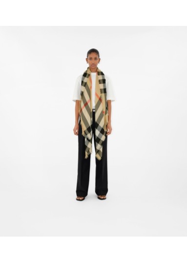 Burberry scarf in summer hotsell