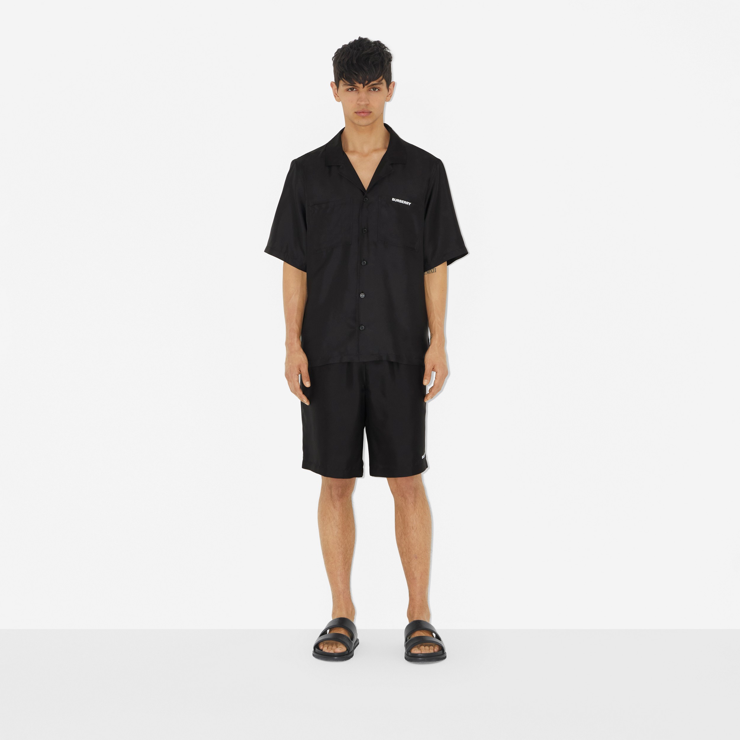Camisa oversize en seda con motivo de camión de helados (Negro) - Hombre | Burberry® oficial - 2