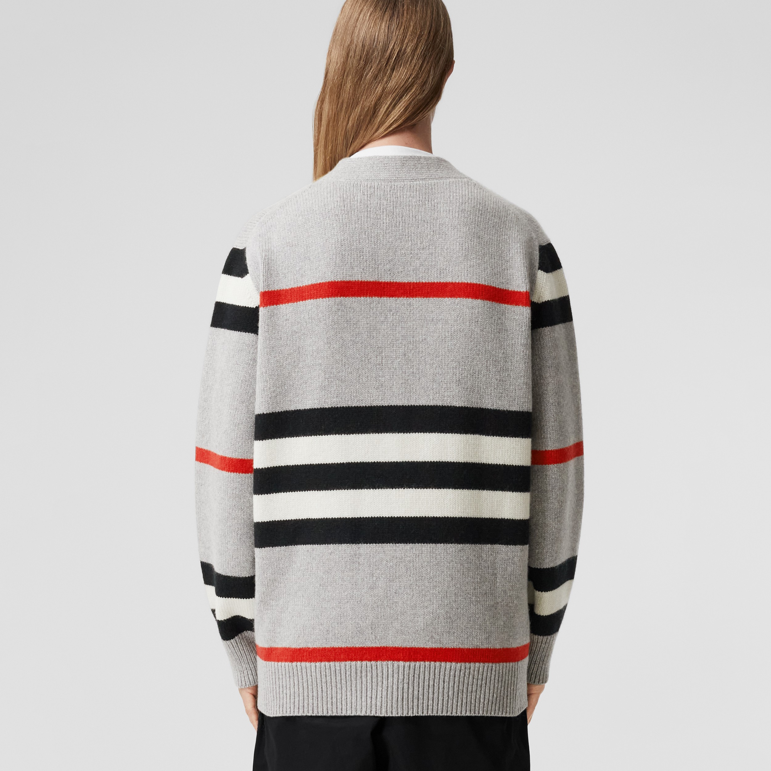アイコンストライプ インターシャ ウールカシミア オーバーサイズ カーディガン (ペールグレーメランジ) - メンズ | Burberry®公式サイト アイコンストライプ インターシャ ウールカシミア オーバーサイズ カーディガン (ペールグレーメランジ) - メンズ | Burberry®公式サイト