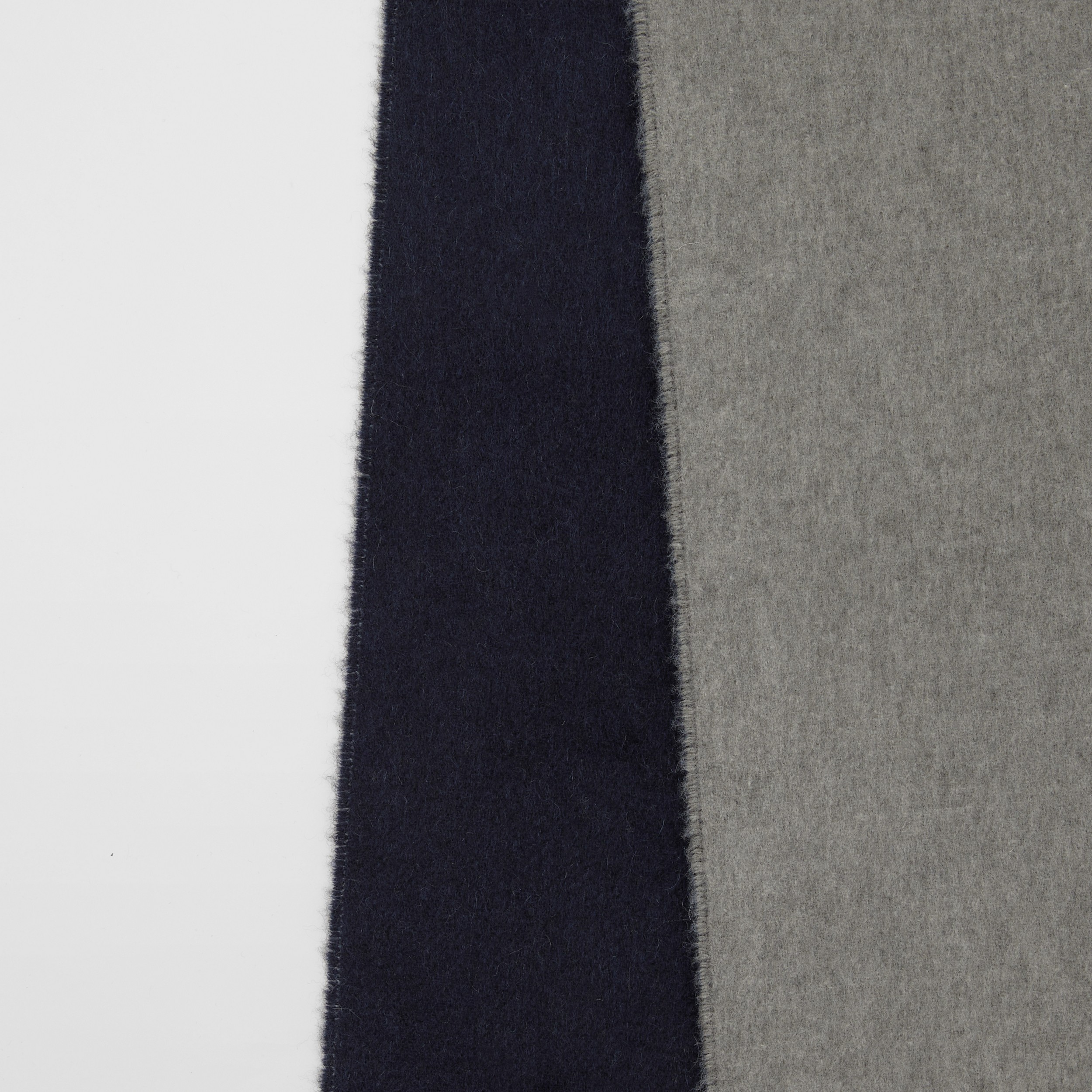 Reversible Monogram Motif Cashmere Scarf in Mid Grey/navy | Burberry® Official - 2