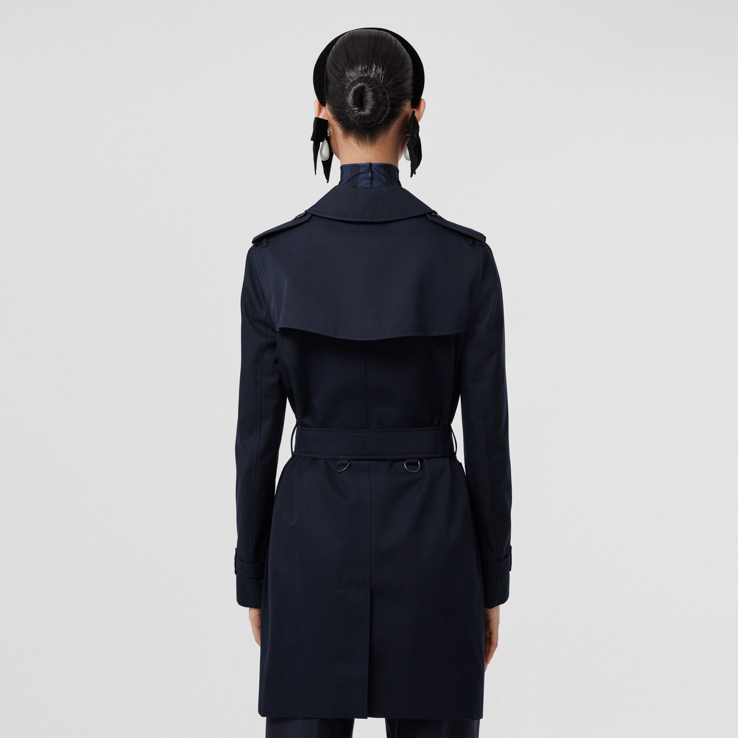 The Short Kensington Heritage Trench Coat in Coal Blue - Women | Burberry® Official - 3