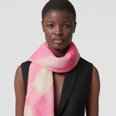 burberry scarf women pink