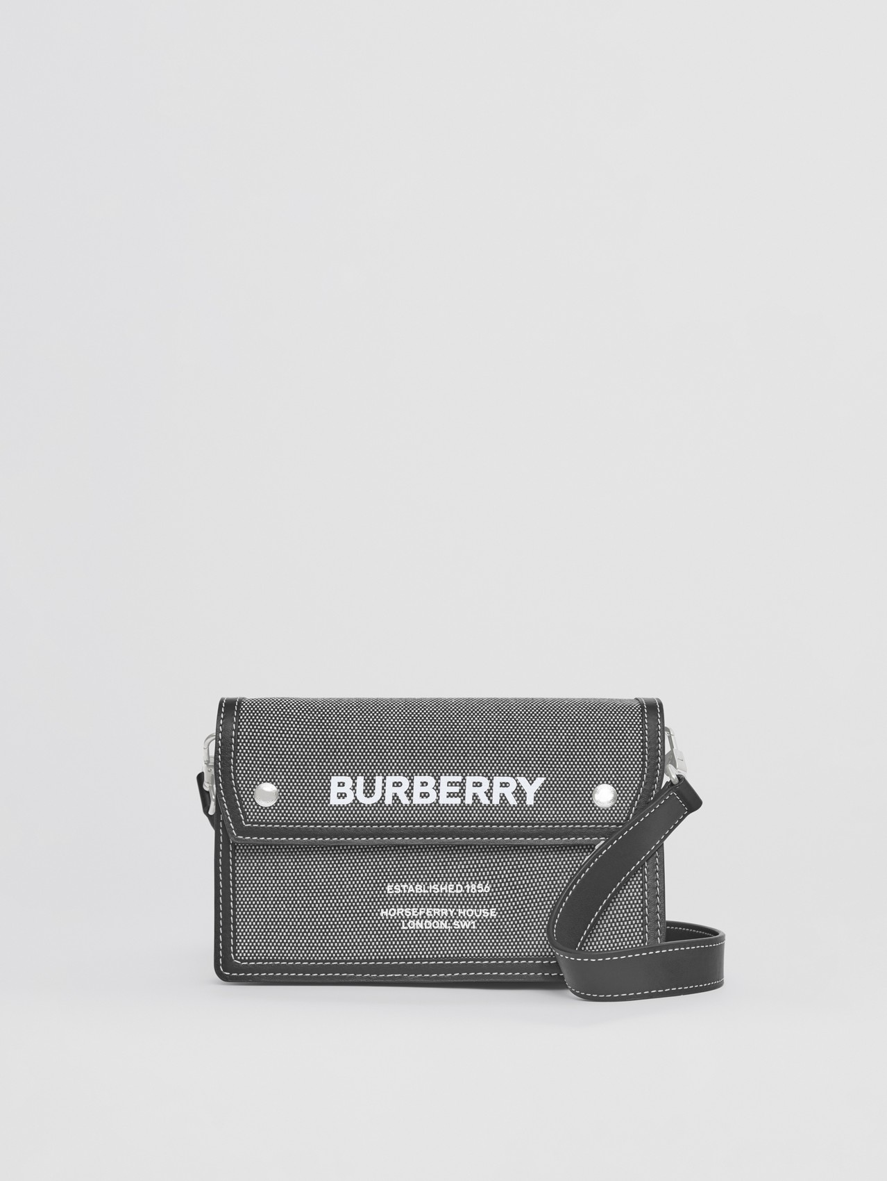 Crossbody-Tasche aus Canvas mit Horseferry-Schriftzug und Leder (Schwarz/grau)