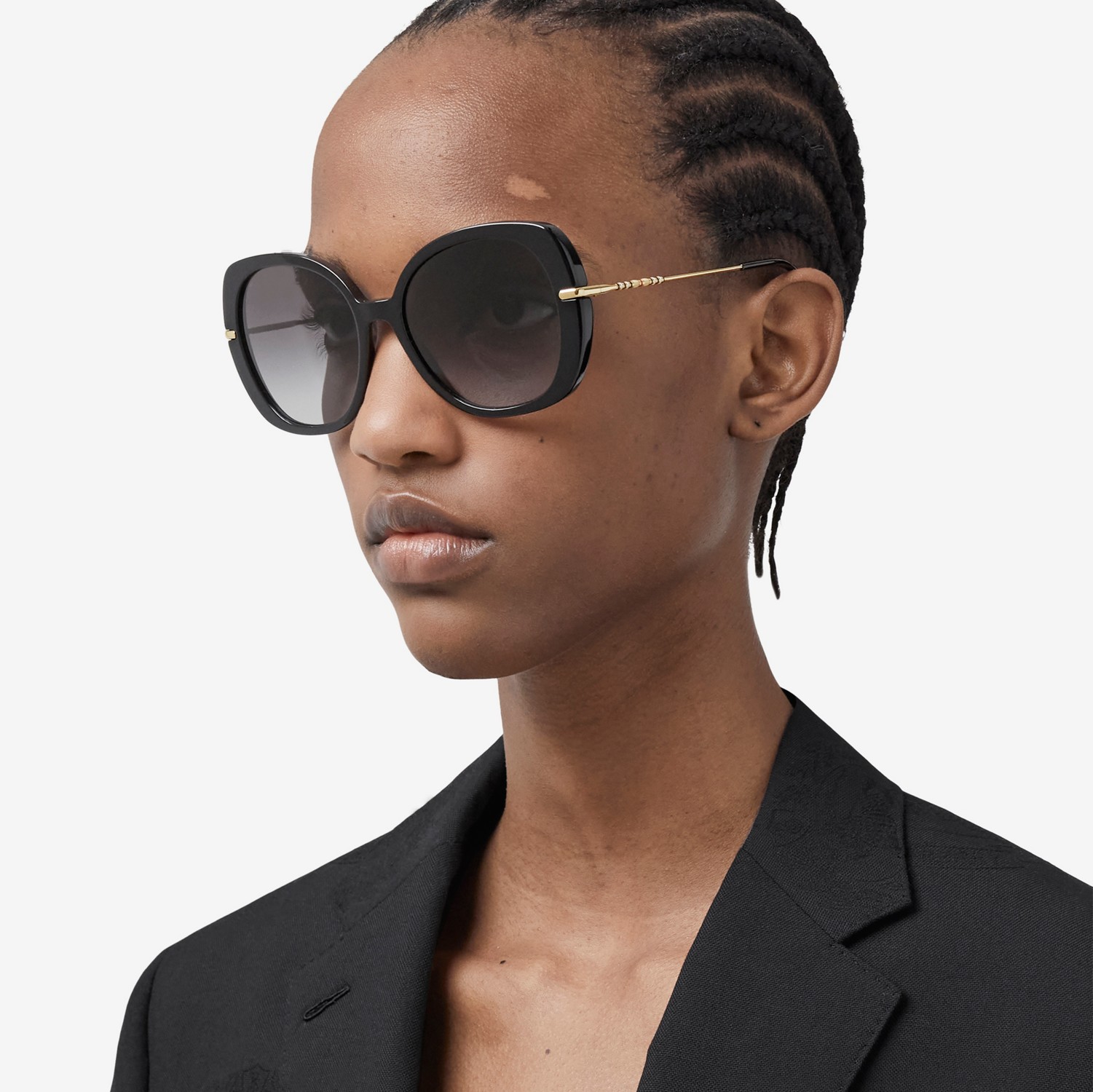 Sonnenbrille mit eckiger Fassung und Streifendetails