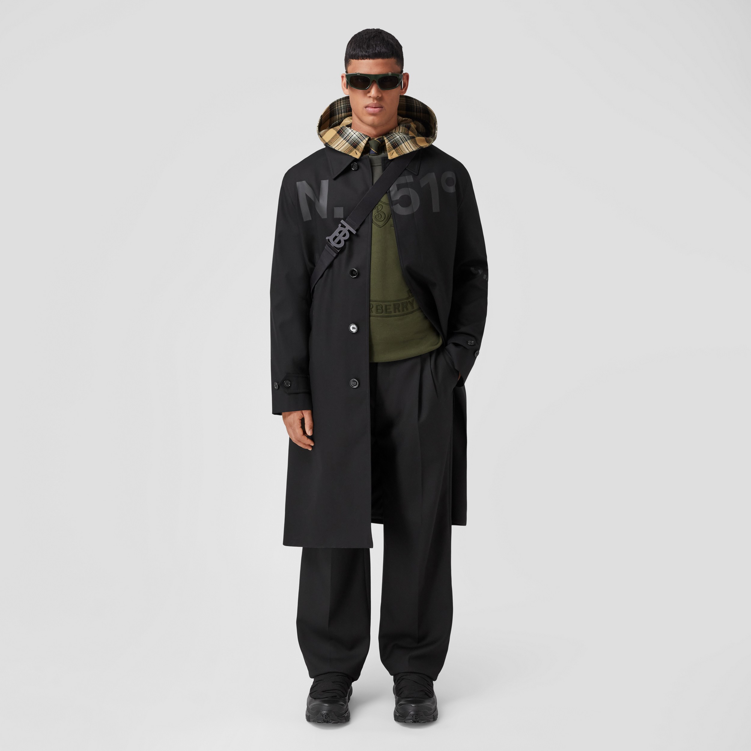 Car coat in gabardine di cotone con stampa coordinate (Nero) - Uomo | Sito ufficiale Burberry® - 1