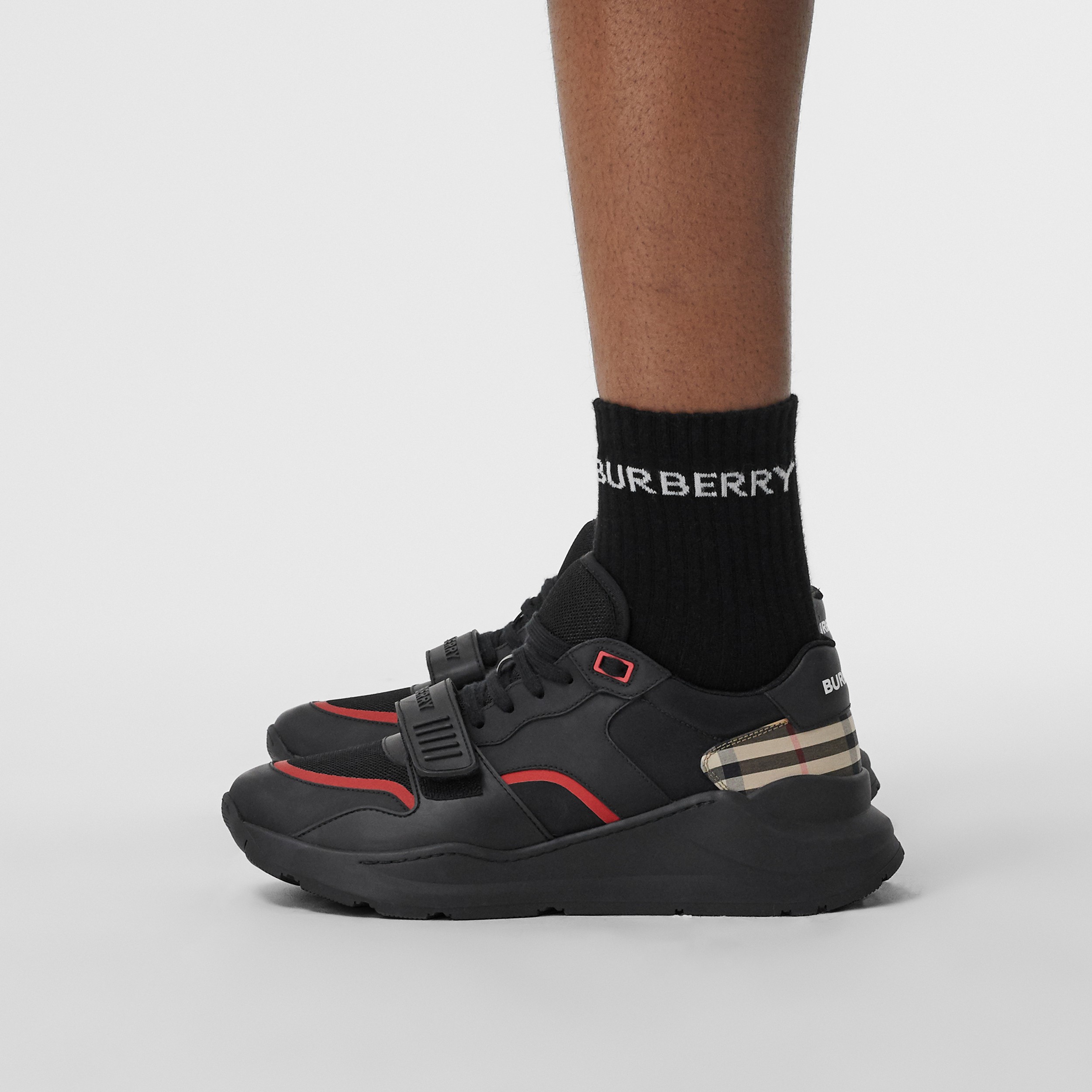 Sneaker in nylon, pelle e motivo Vintage check (Nero) - Uomo | Sito ufficiale Burberry® - 3