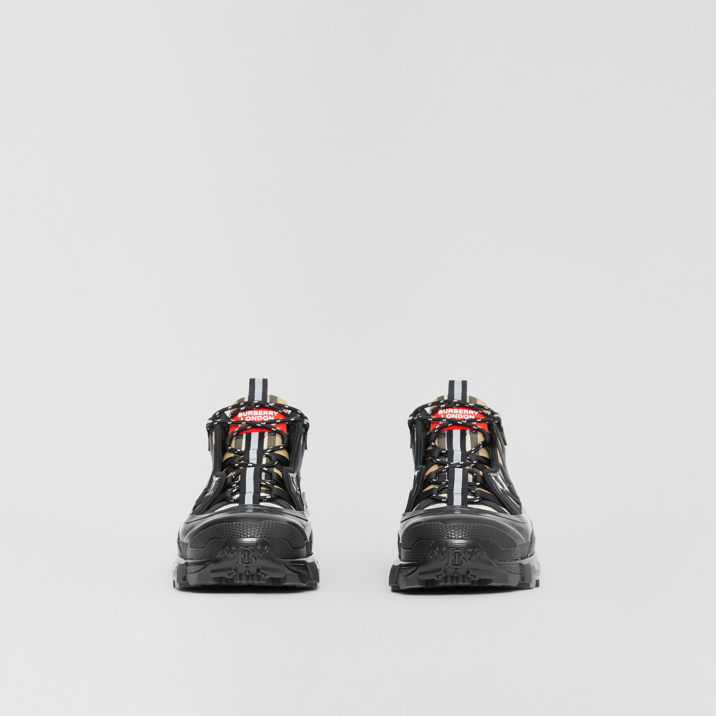 ヴィンテージチェック コットン アーサースニーカー (ブラック/アーカイブベージュ) | Burberry®公式サイト ヴィンテージチェック コットン アーサースニーカー (ブラック/アーカイブベージュ) | Burberry®公式サイト