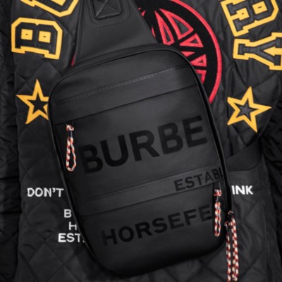 ホースフェリープリント コーティングキャンバス バックパック (ブラック) - メンズ | Burberry®公式サイト