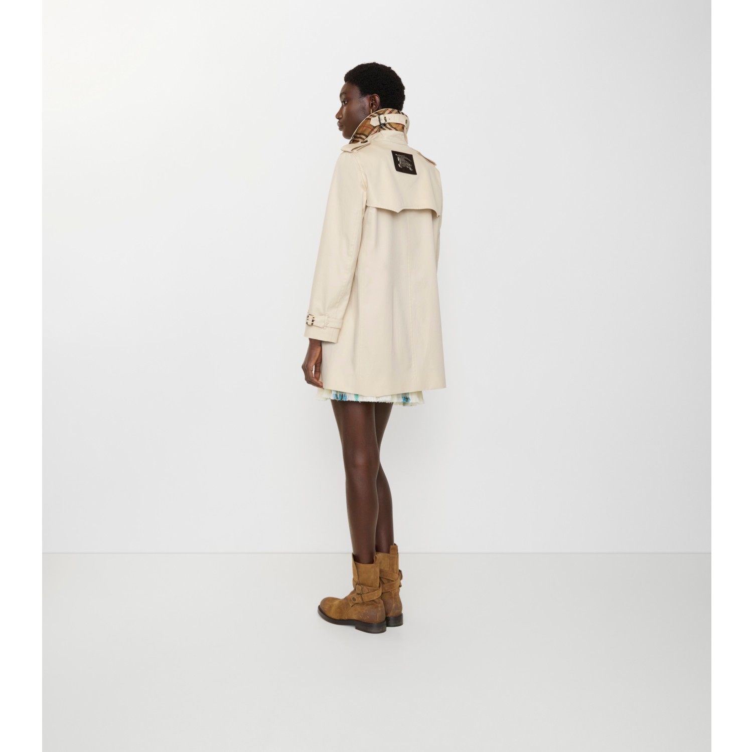 Short Summerside Gabardine Trench Coat​ in Clam beige - Women, Cotton Gabardine | Burberry® Official
