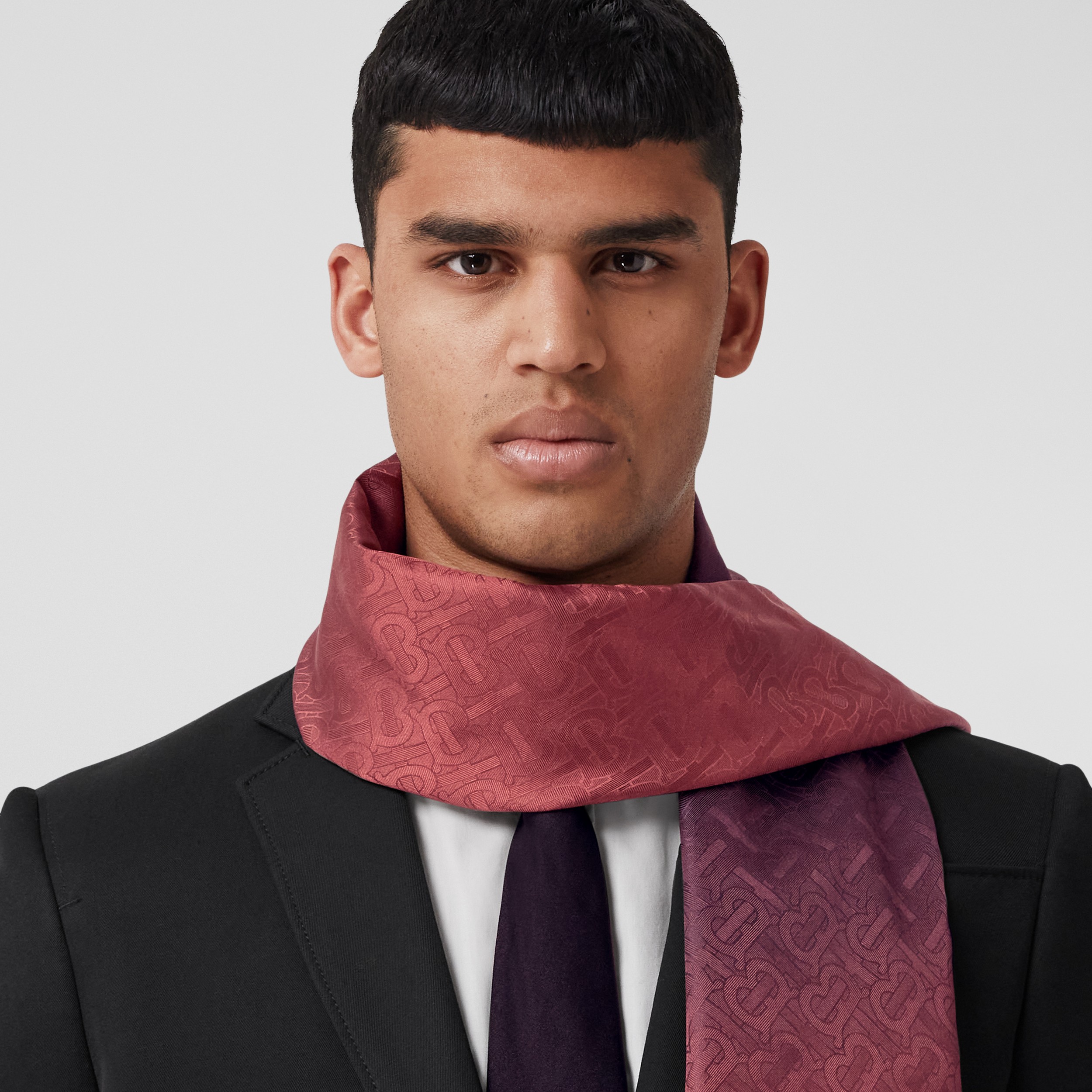 Reversible Horseferry Print Silk Jacquard Scarf in Navy/burgundy | Burberry® Official - 4