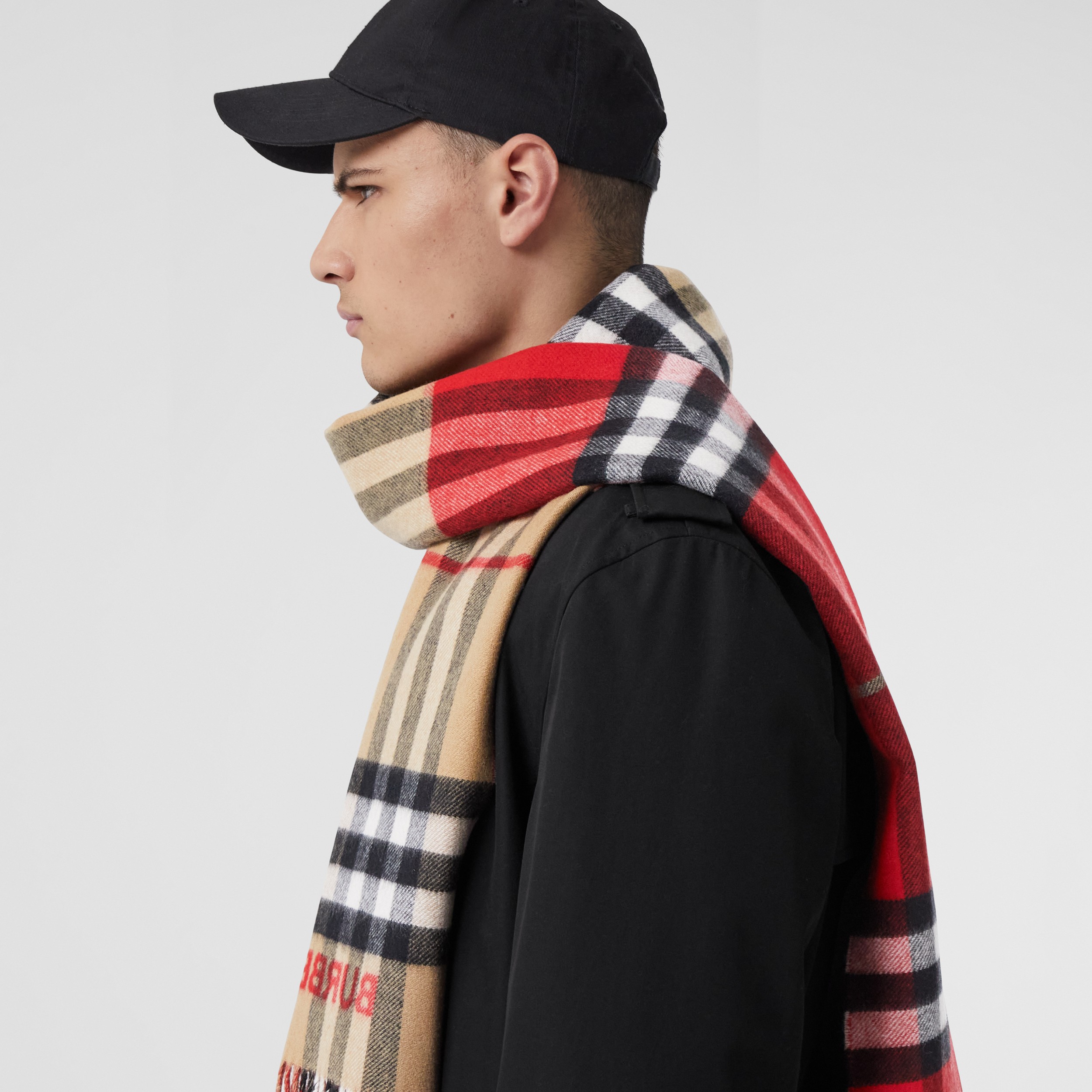 Contrast Check Cashmere Scarf in Archive Beige/red | Burberry® Official - 4
