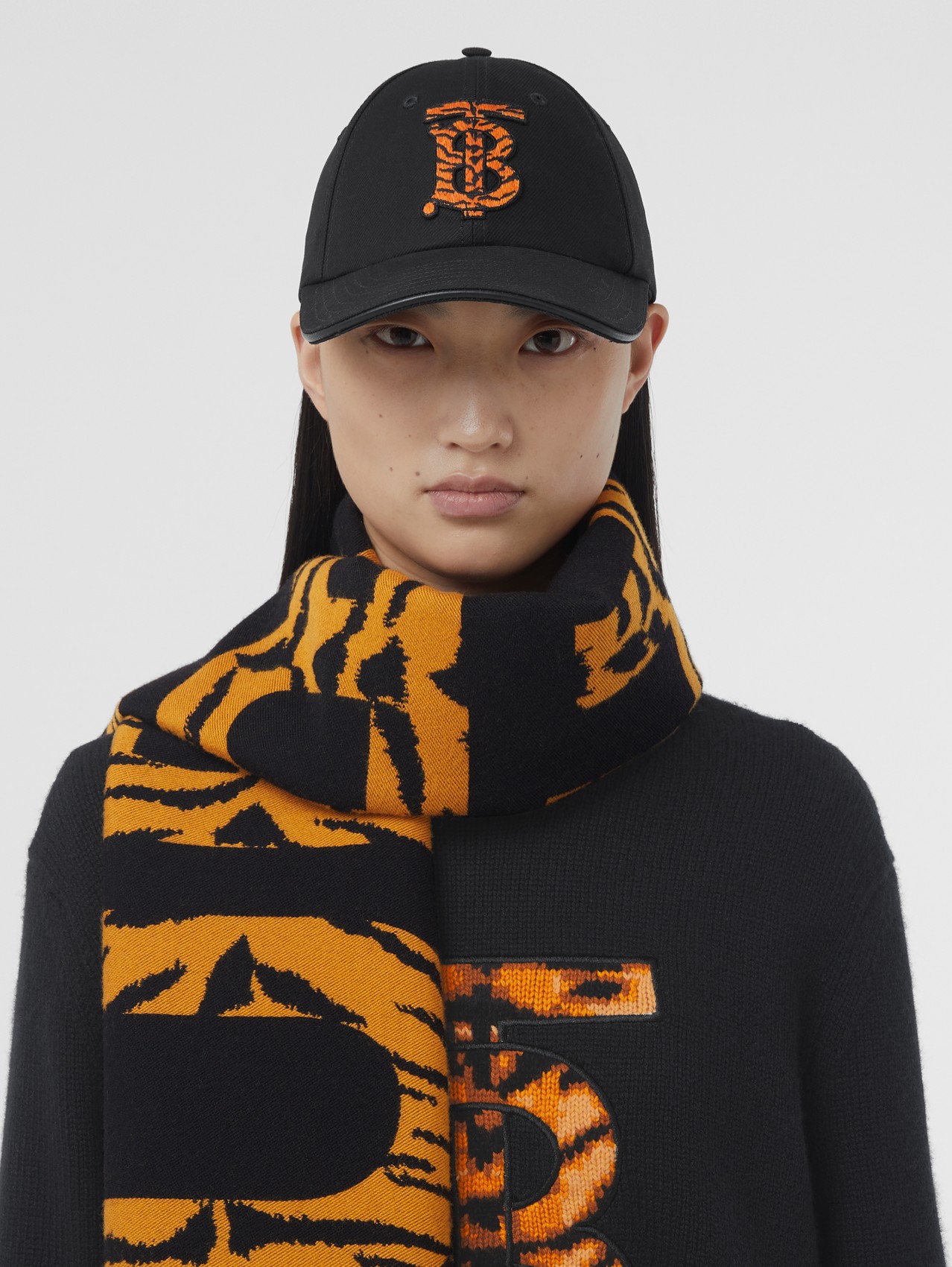 Schal aus Jacquard-gewebter Wolle und Seide mit Tigerstreifen und Logo (Schwarz/orange)