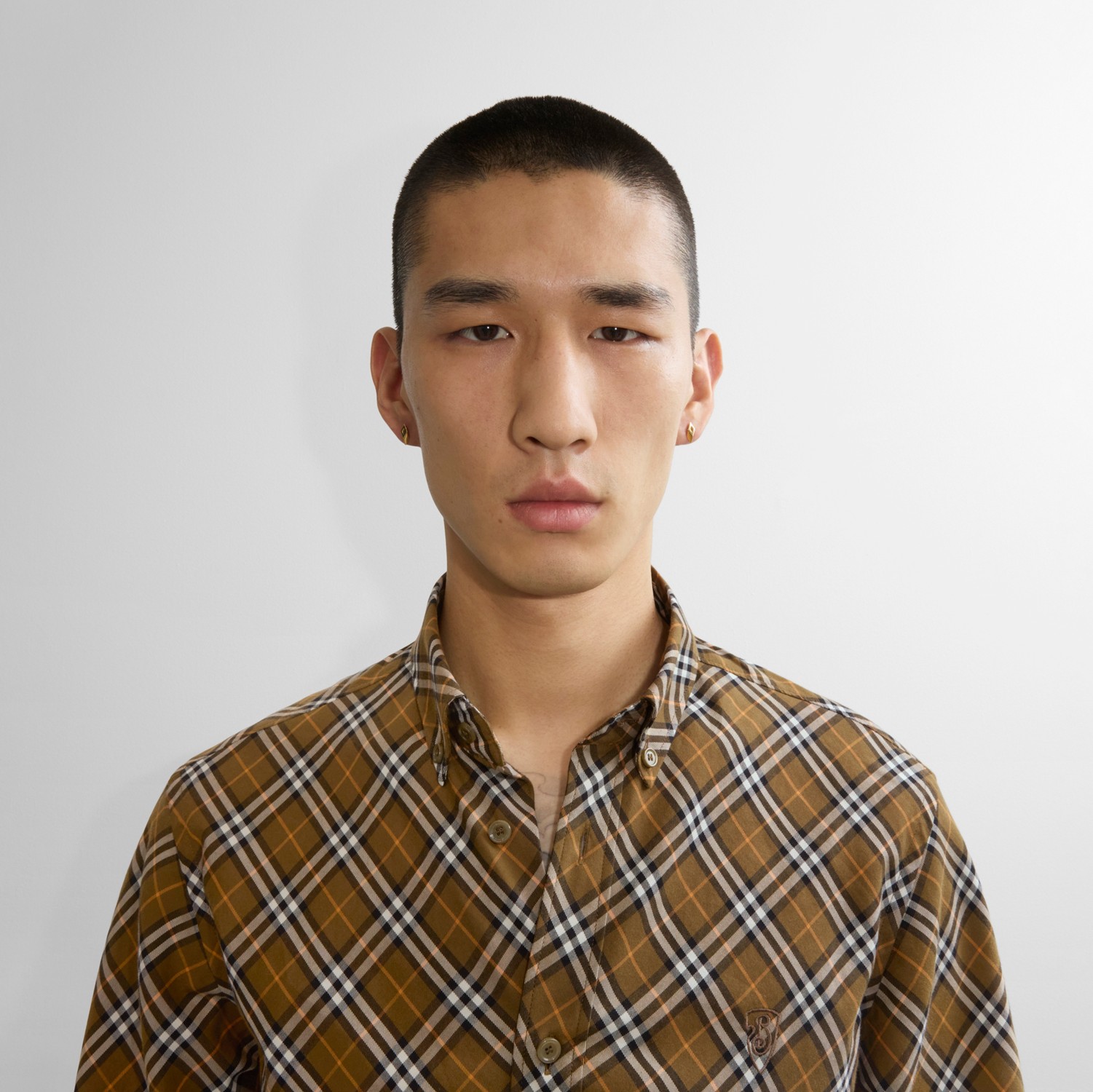 ホロウ スタッドイヤリング (ゴールド) - ウィメンズ | Burberry ホロウ スタッドイヤリング (ゴールド) - ウィメンズ | Burberry