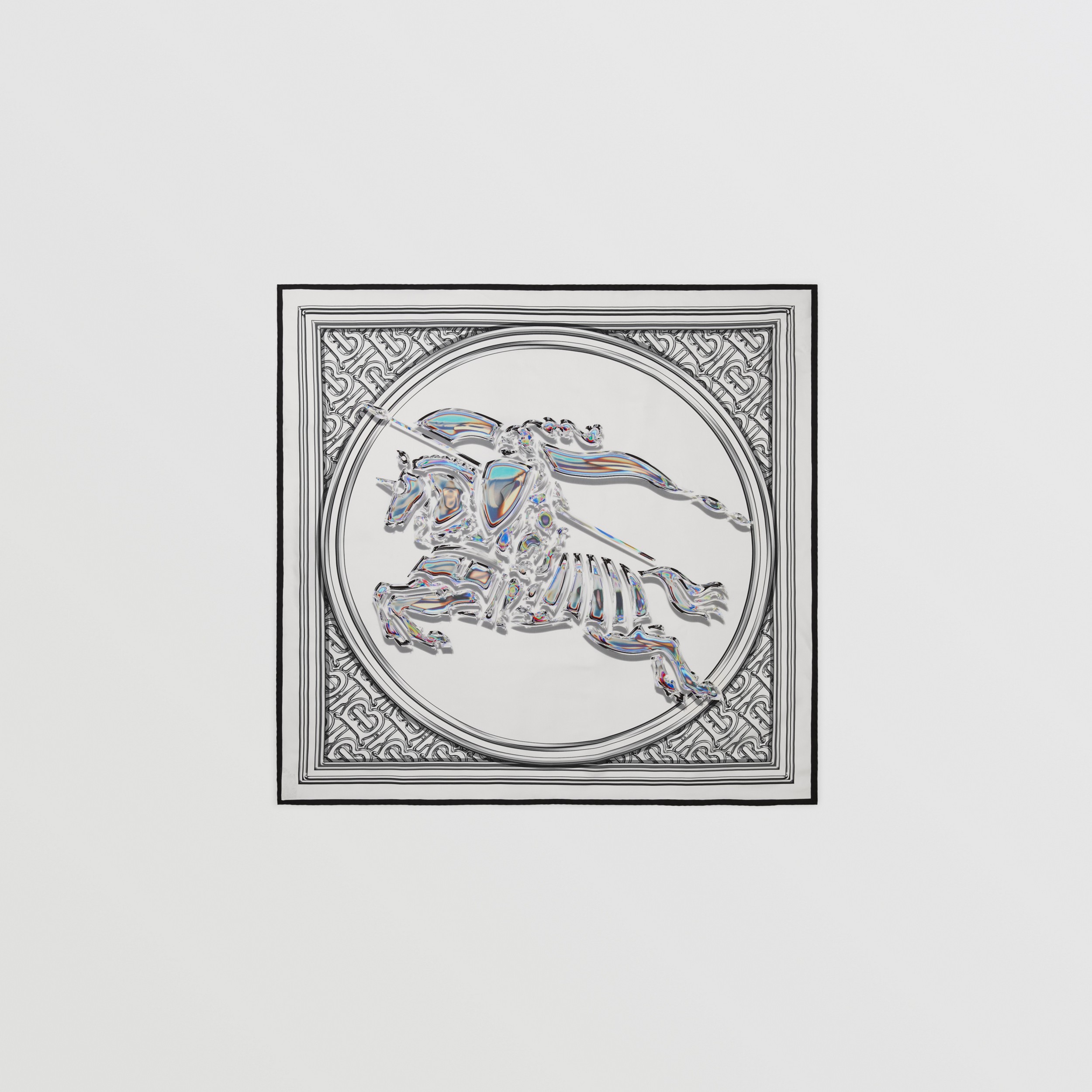 Foulard in seta con collage di stampe metallizzate (Peltro Grigio Chiaro) | Sito ufficiale Burberry® - 1