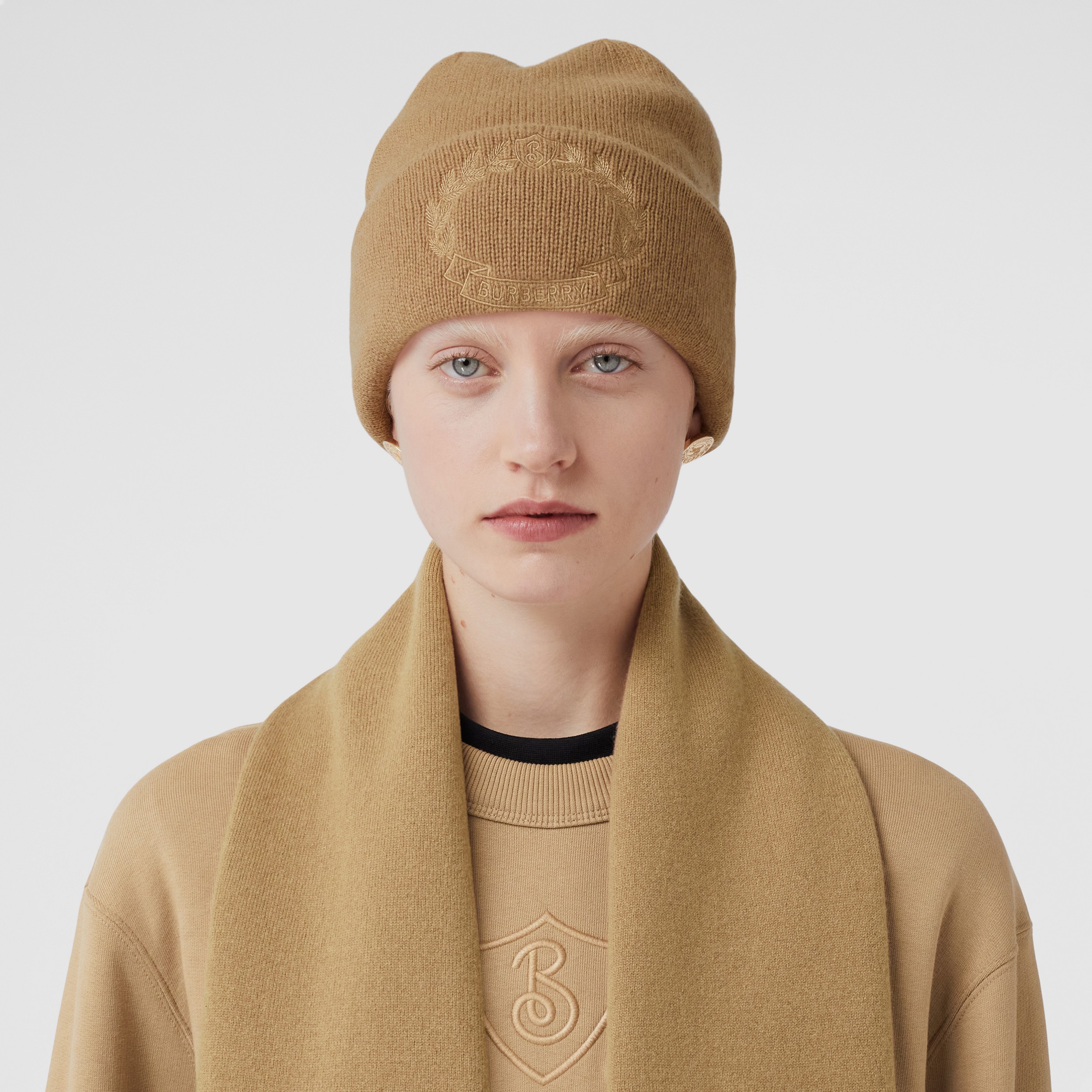 Oak Leaf Crest Cashmere Beanie in Camel | Burberry® Official - 3