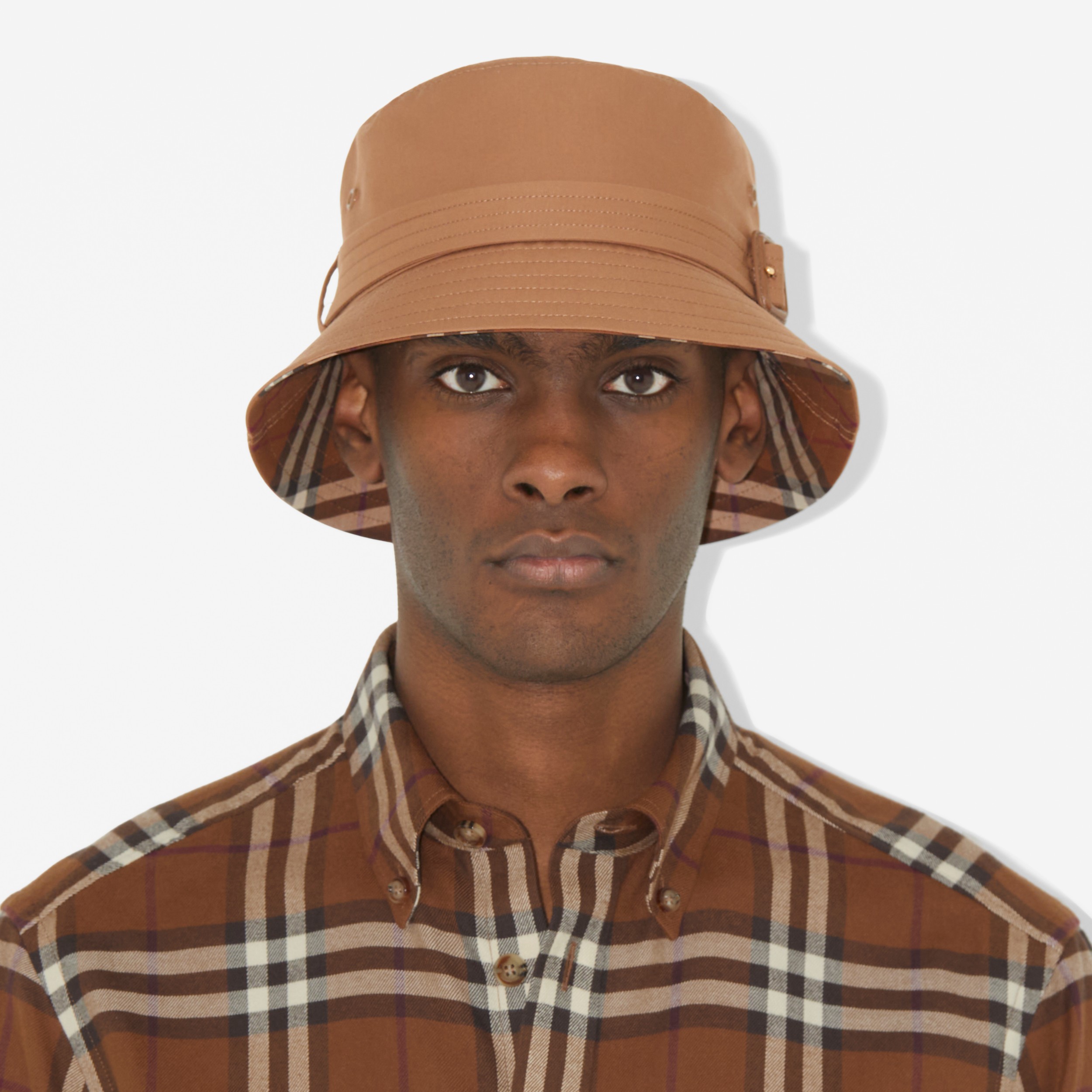 Cotton Gabardine Belted Bucket Hat in Warm Walnut Brown Burberry
