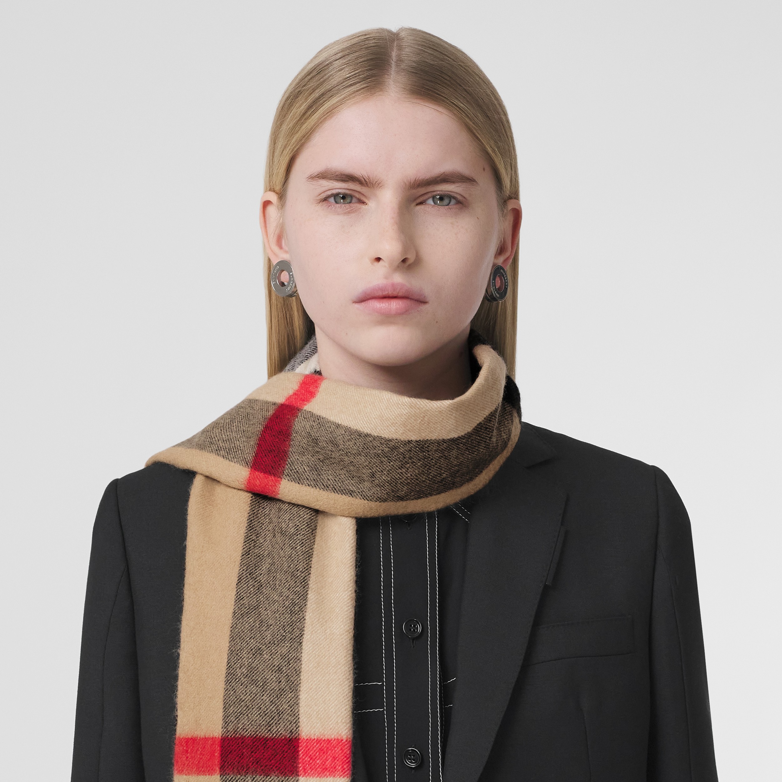 Womens Accessories Scarves and mufflers Burberry Cashmere Checked Scarf in Beige Natural 