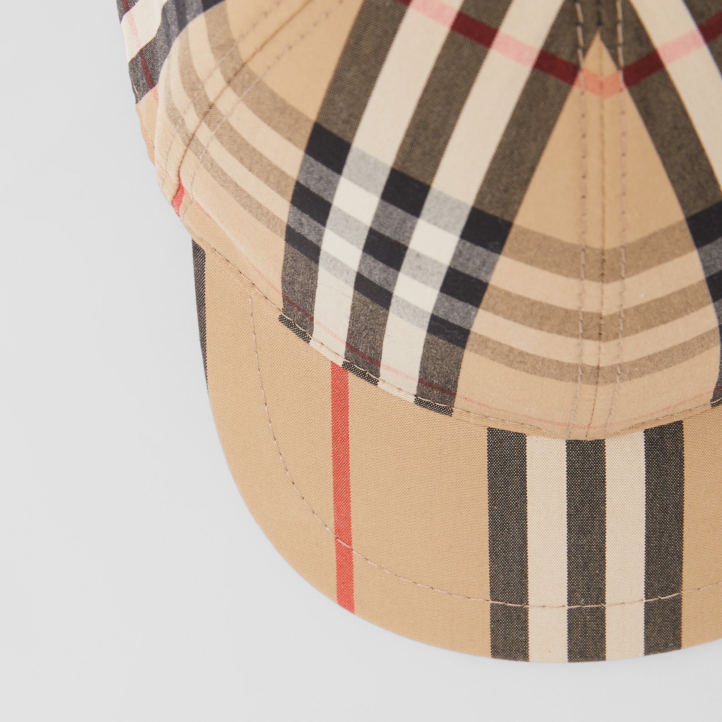 Gorra de béisbol en algodón a rayas Icon Stripe y cuadros Vintage Checks (Beige) - Niños | Burberry® oficial - 2