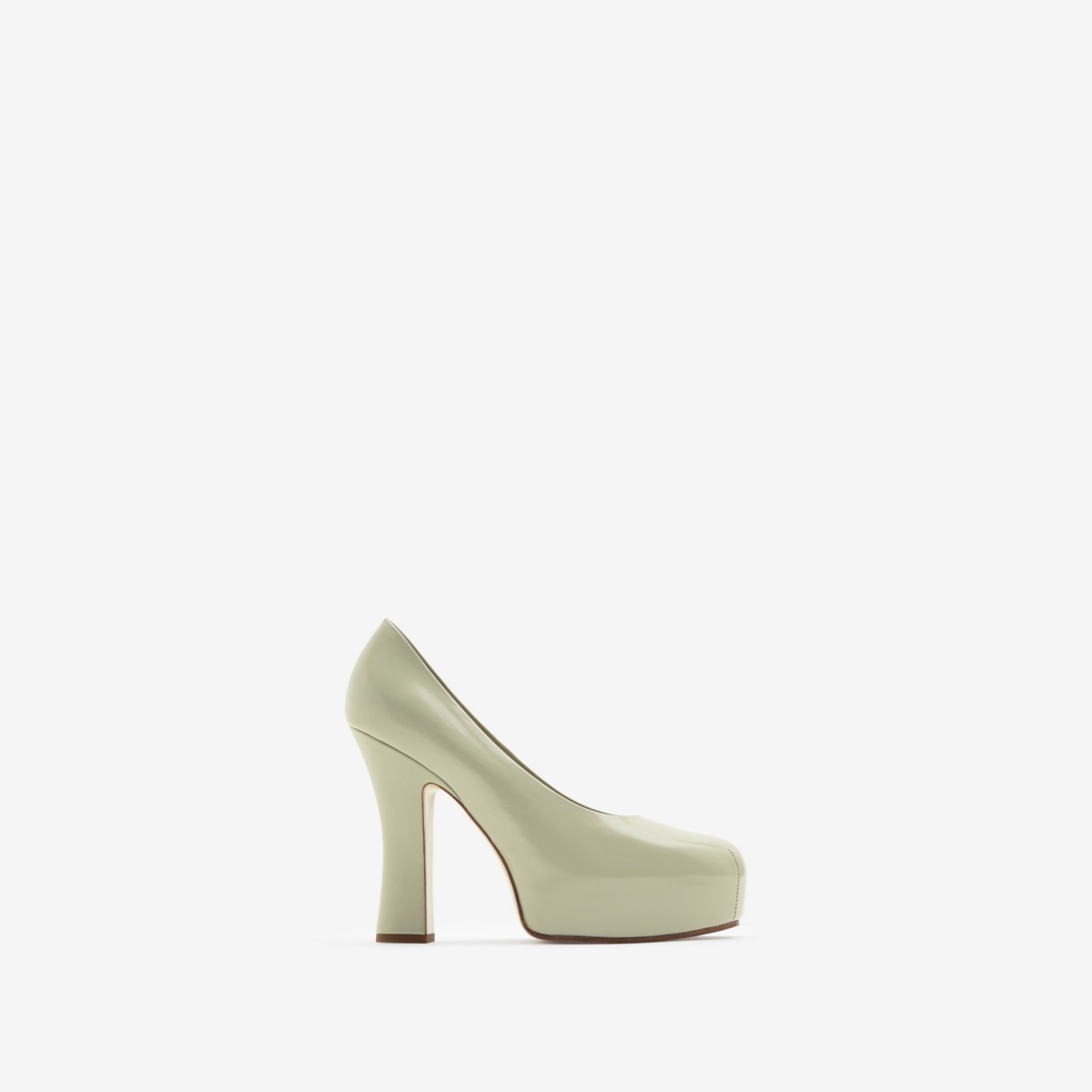 Burberry Leather Arch Pumps In Pebble