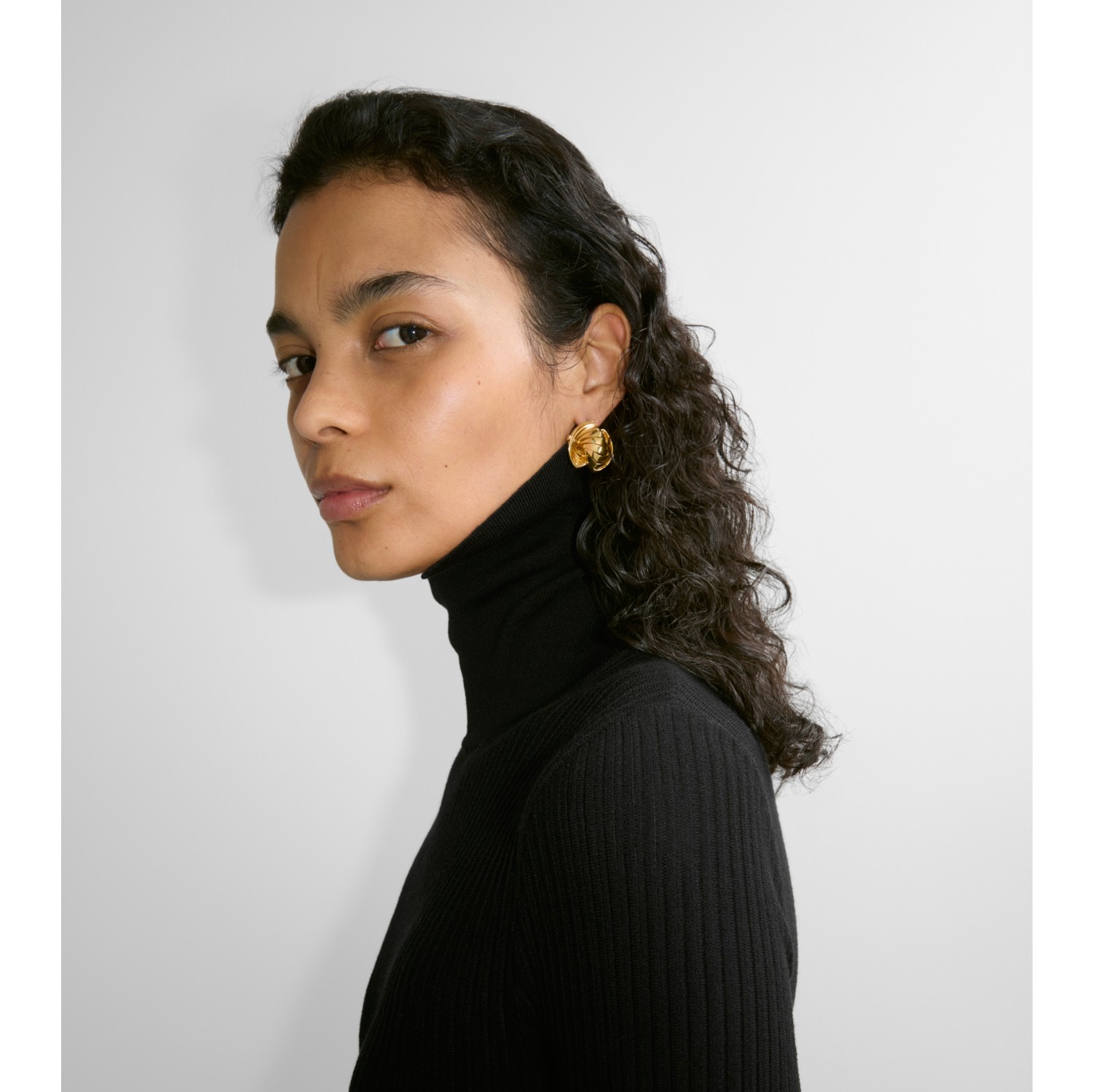 armour-earrings-in-gold-women-burberry-official