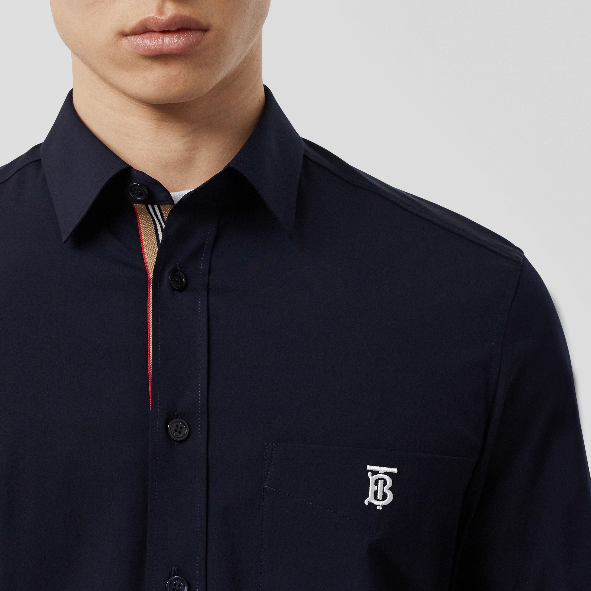 Camisa de algodão tecnológico com monograma (Azul-marinho) - Homens | Burberry® oficial - 2